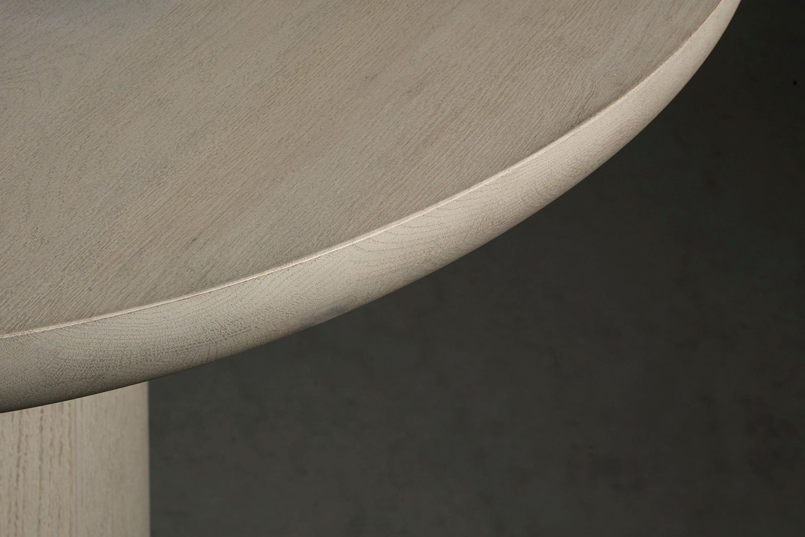 Olle dining table