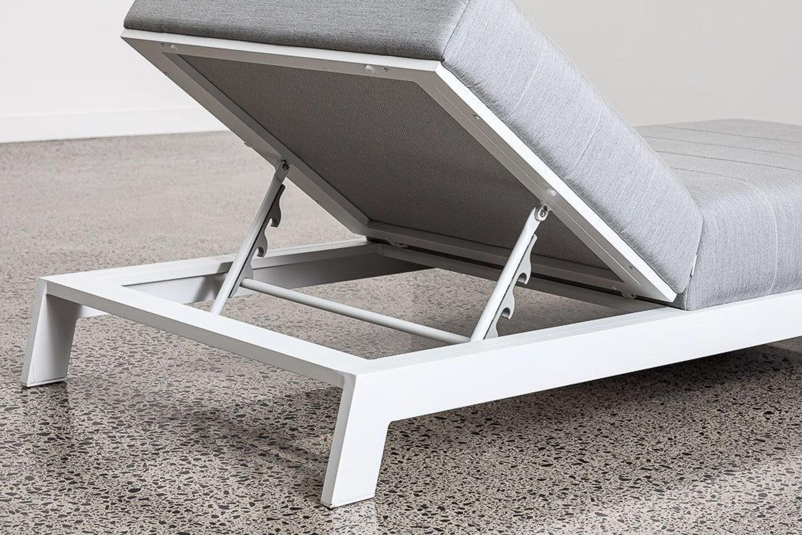 Piha Lounger - White