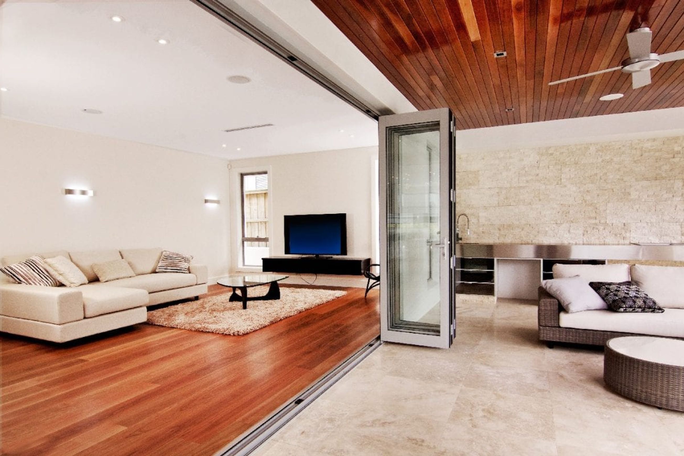 Tuscan Cross Cut Filled & Honed Travertine Tiles