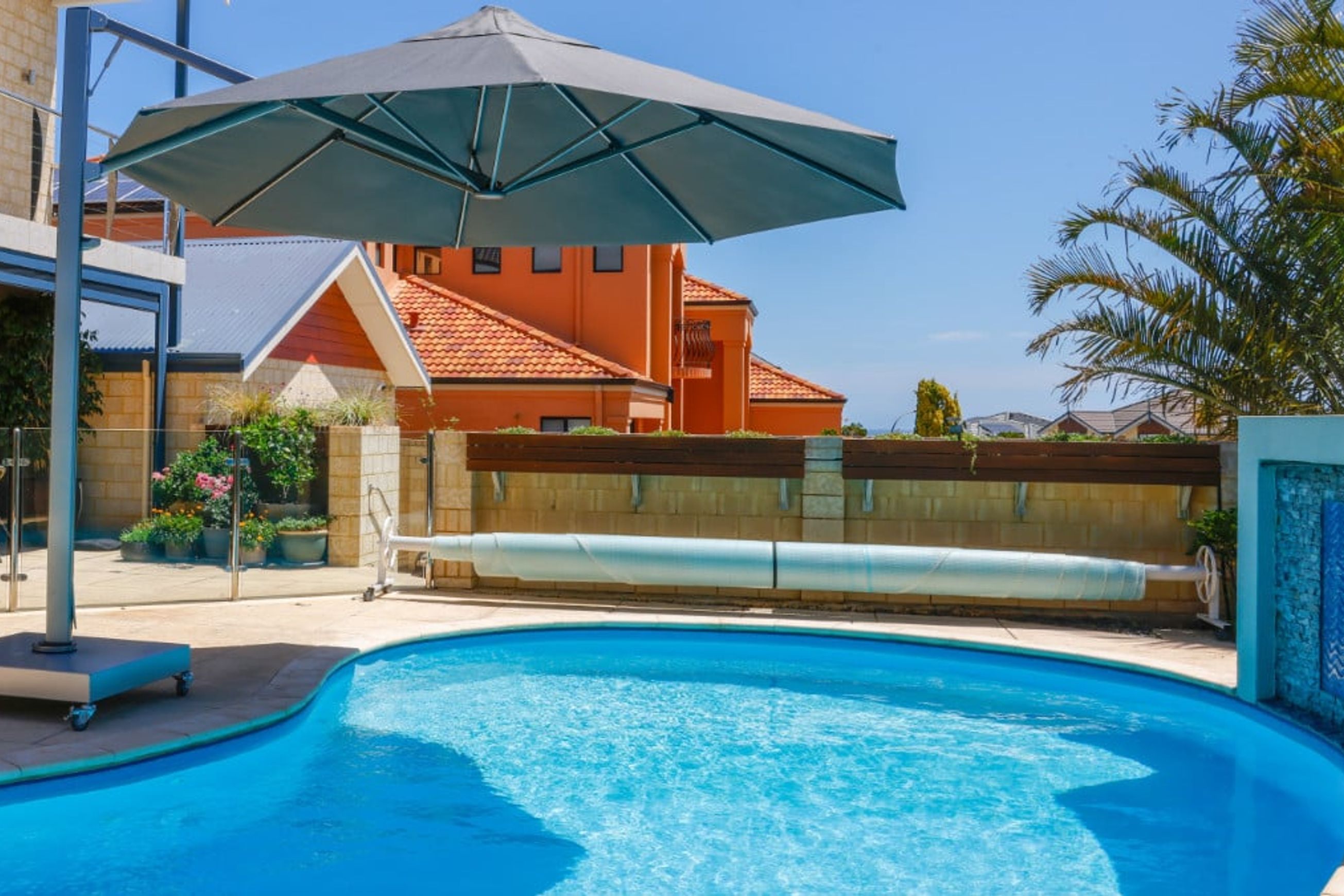 Shadowspec Serenity Rotating Cantilever Umbrella