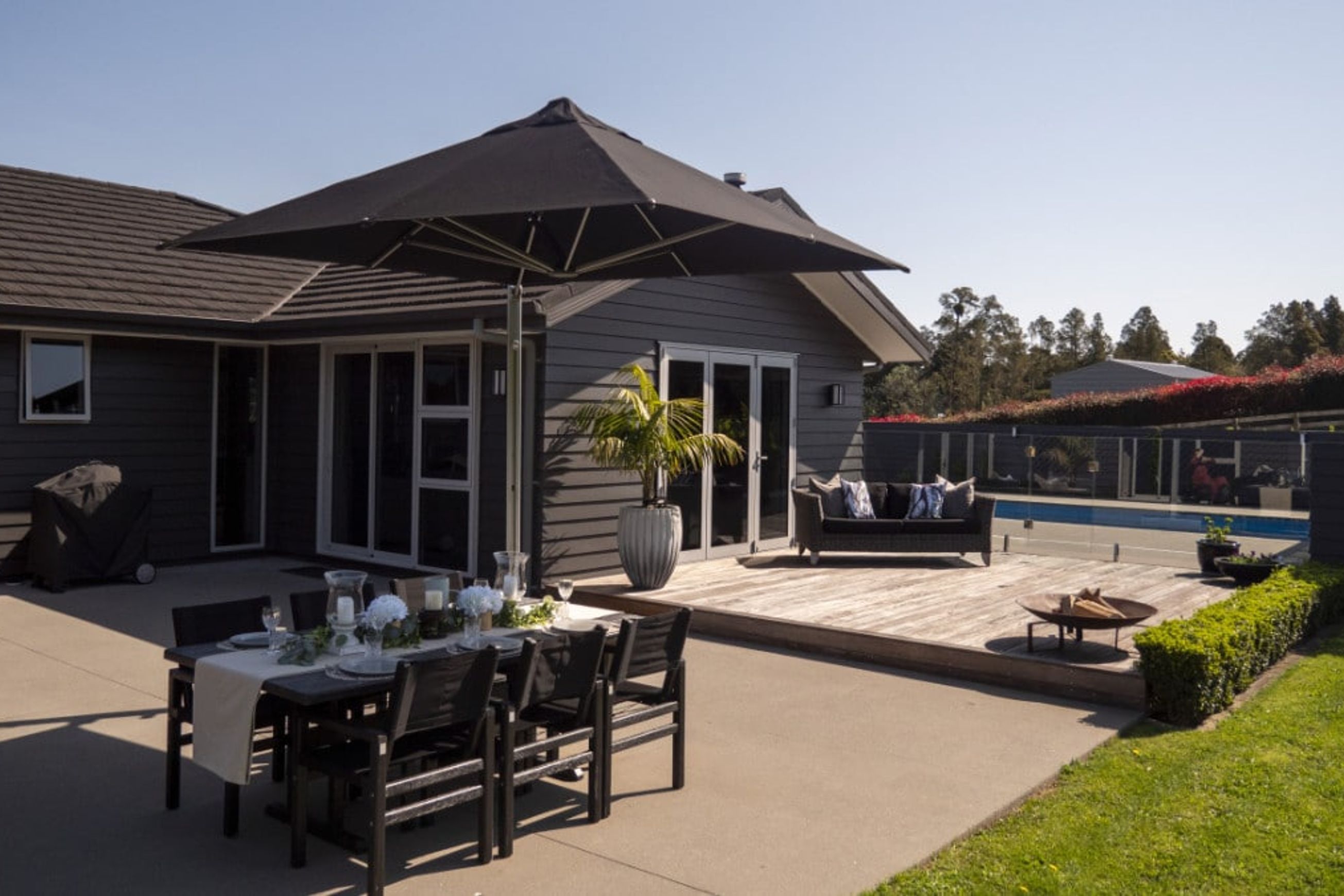 Shadowspec Serenity Rotating Cantilever Umbrella