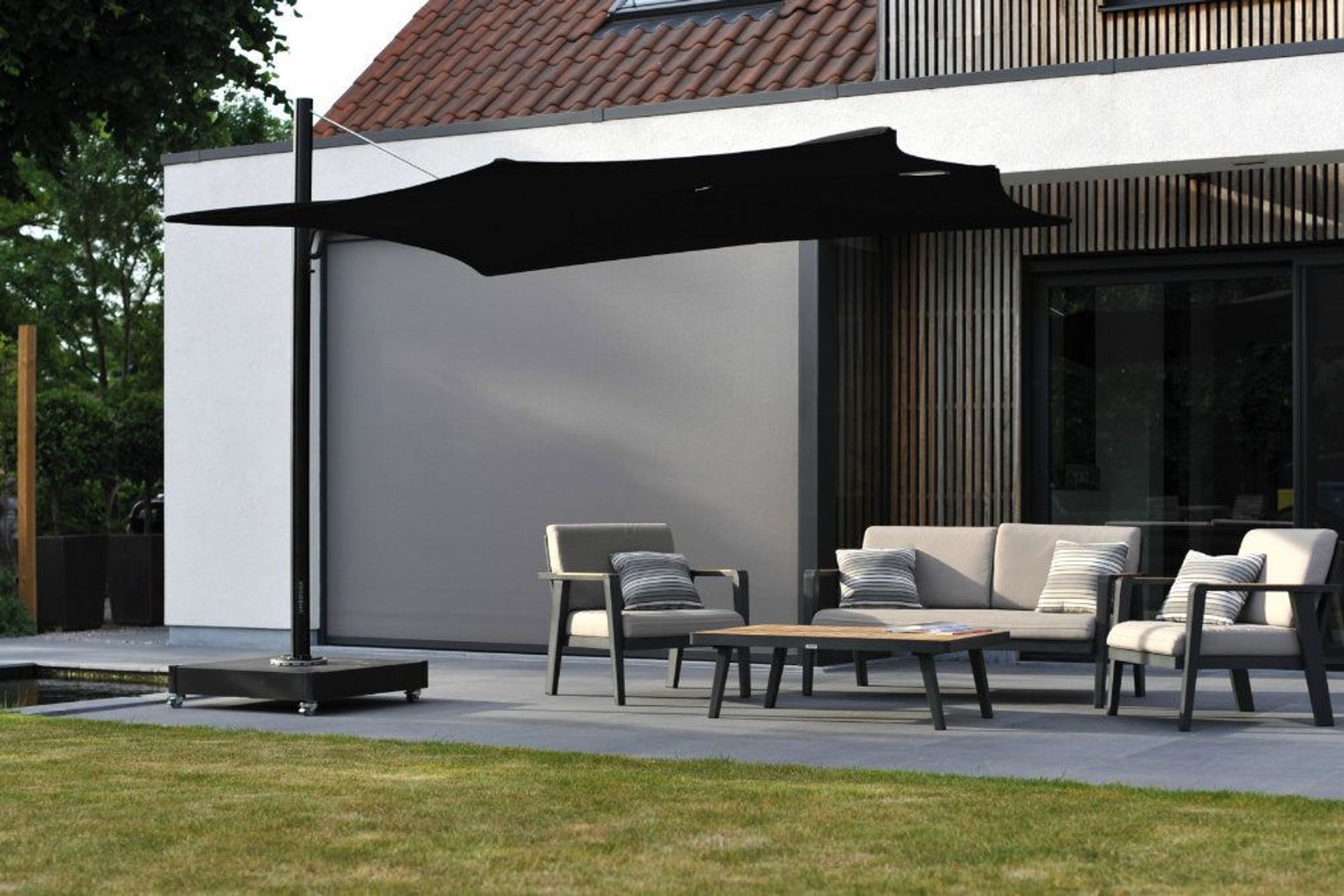 Umbrosa Spectra Cantilever Umbrella