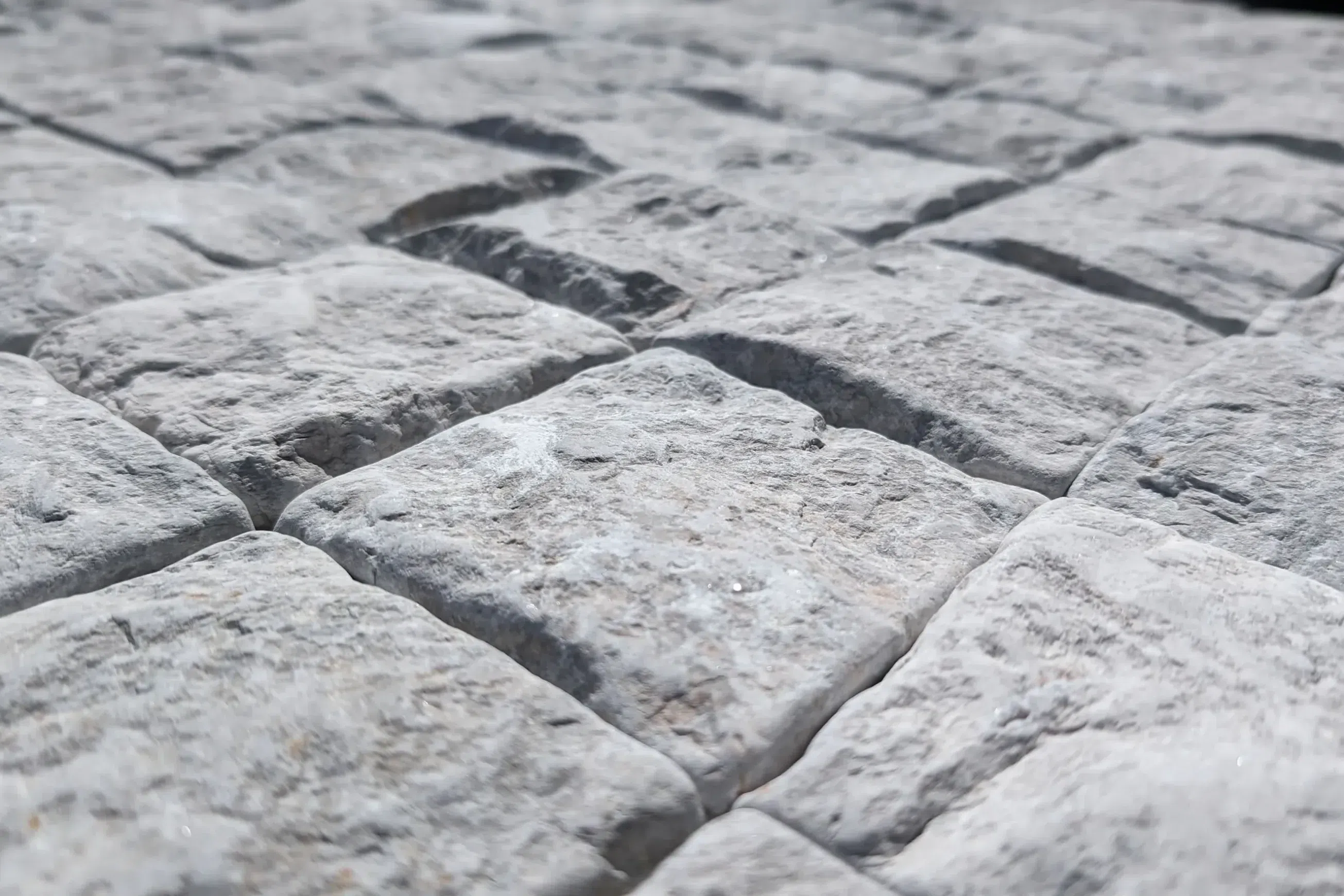 Tundra Grey Split Limestone Cobblestones