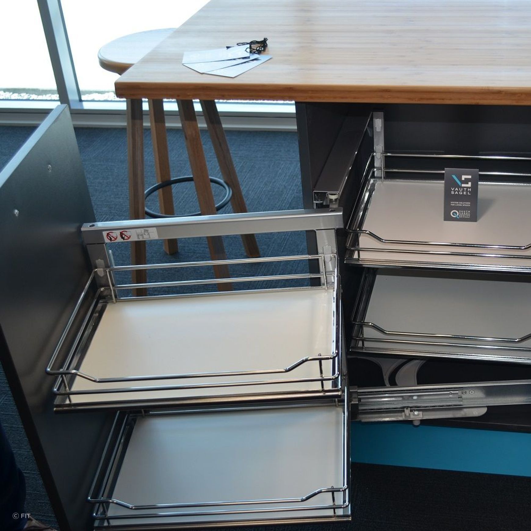 VS COR Fold Pull Out for Blind Corner Cabinets