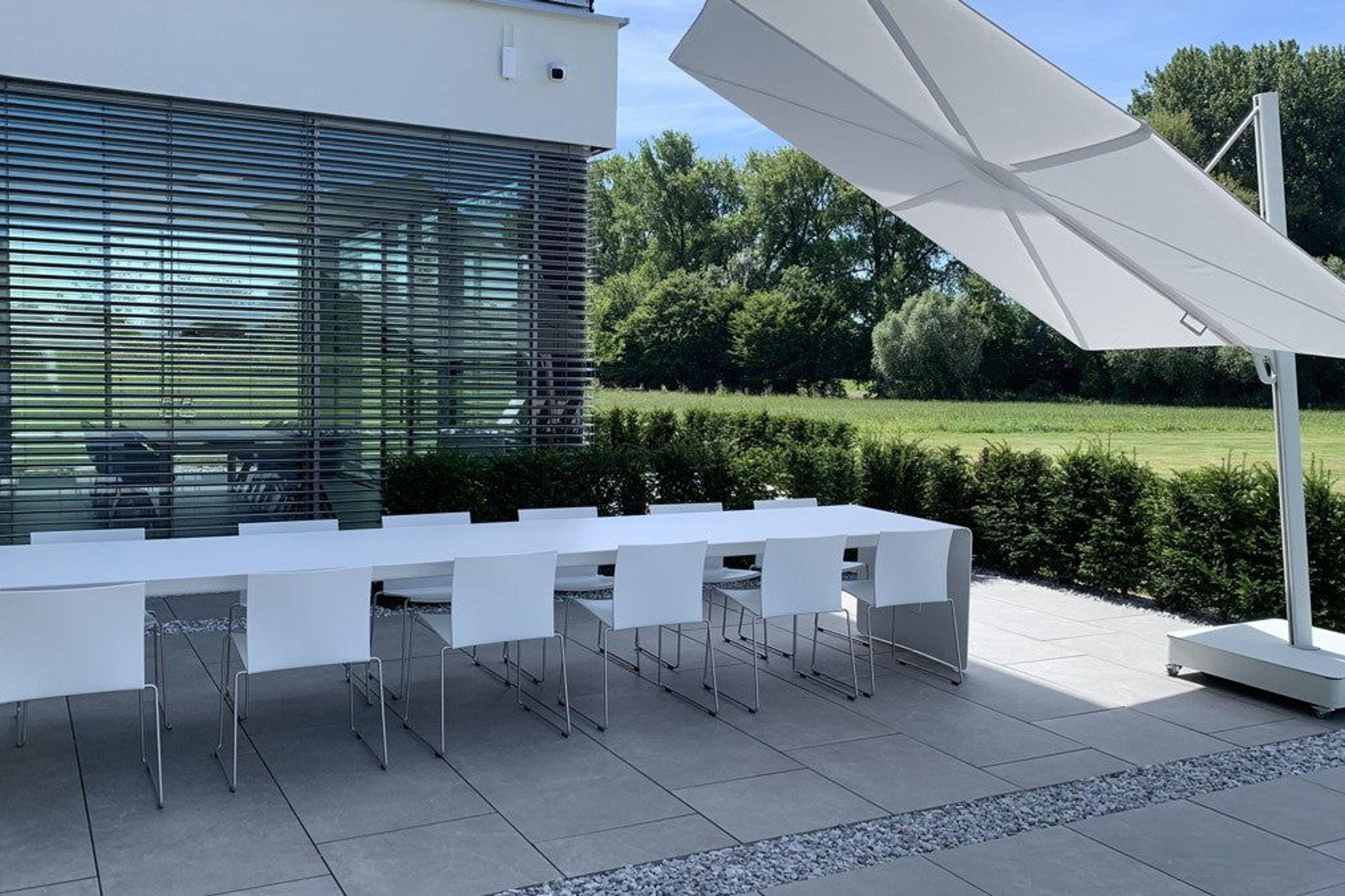 Umbrosa Versa Ux Cantilever Umbrella
