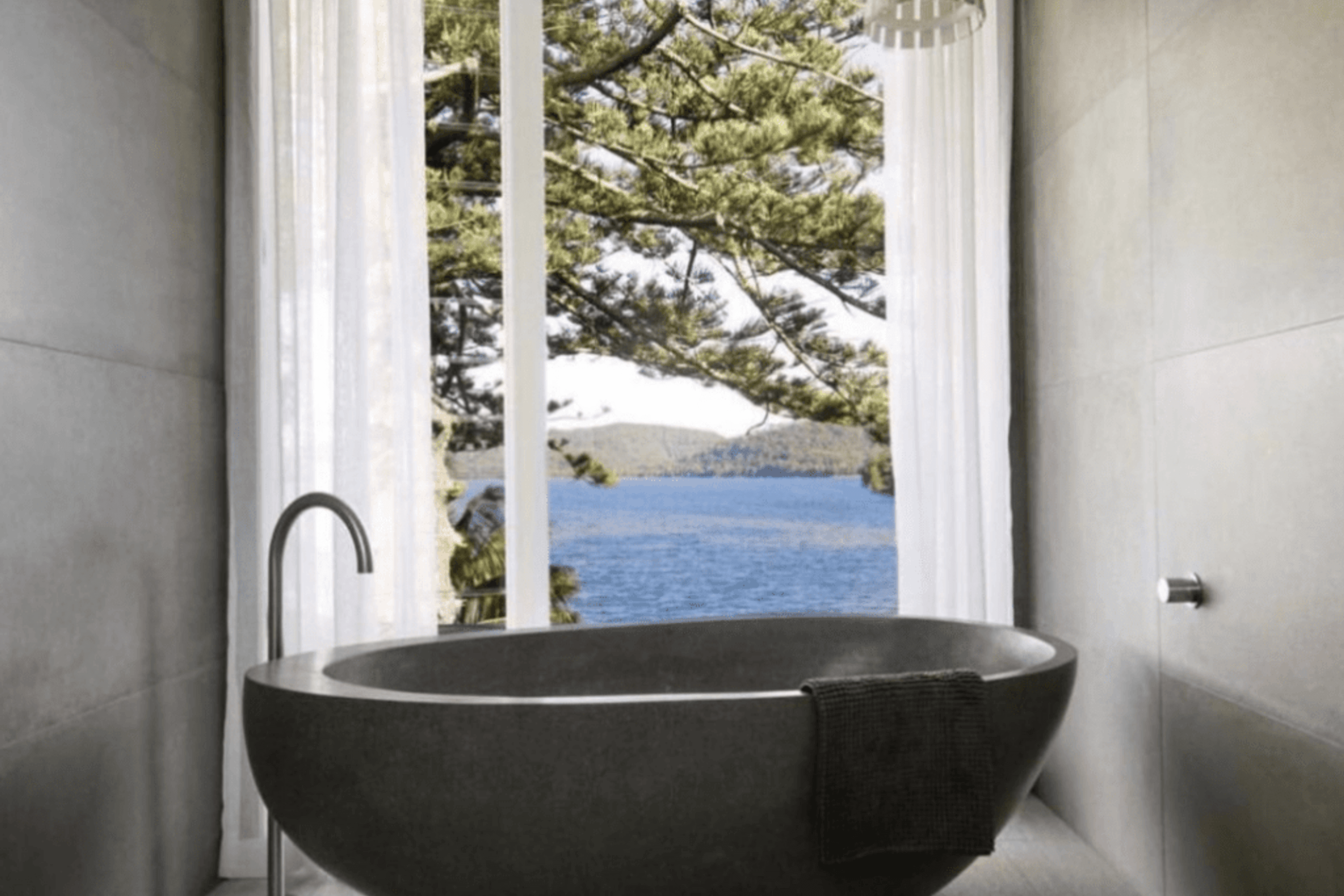 Pietra Bianca Whitney Freestanding Stone Bath
