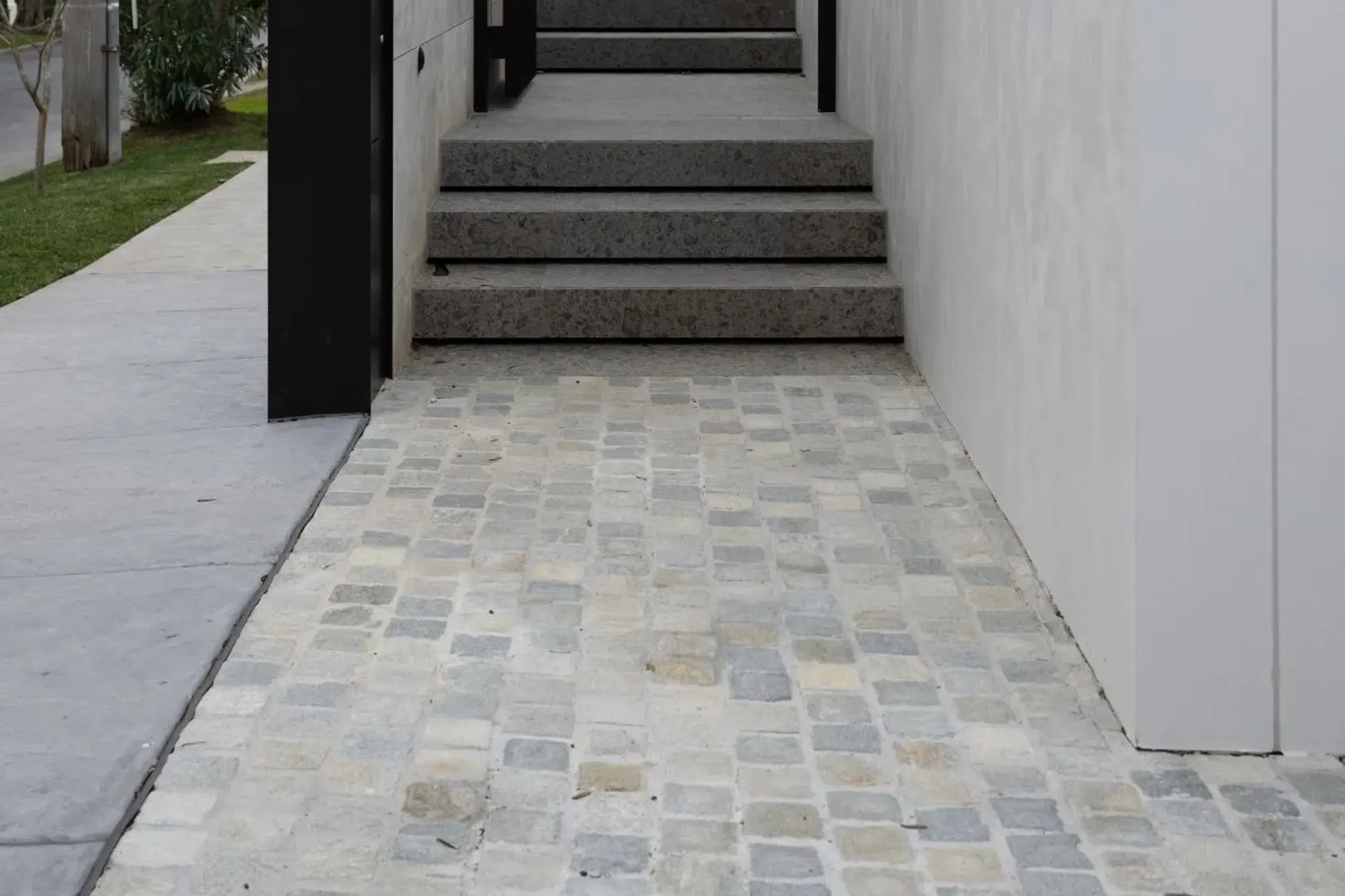 Loden Quartzite Cobblestones