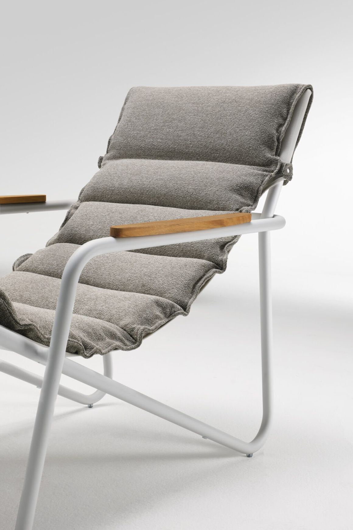 Loto Outdoor Lounge Chair by Atmosphera