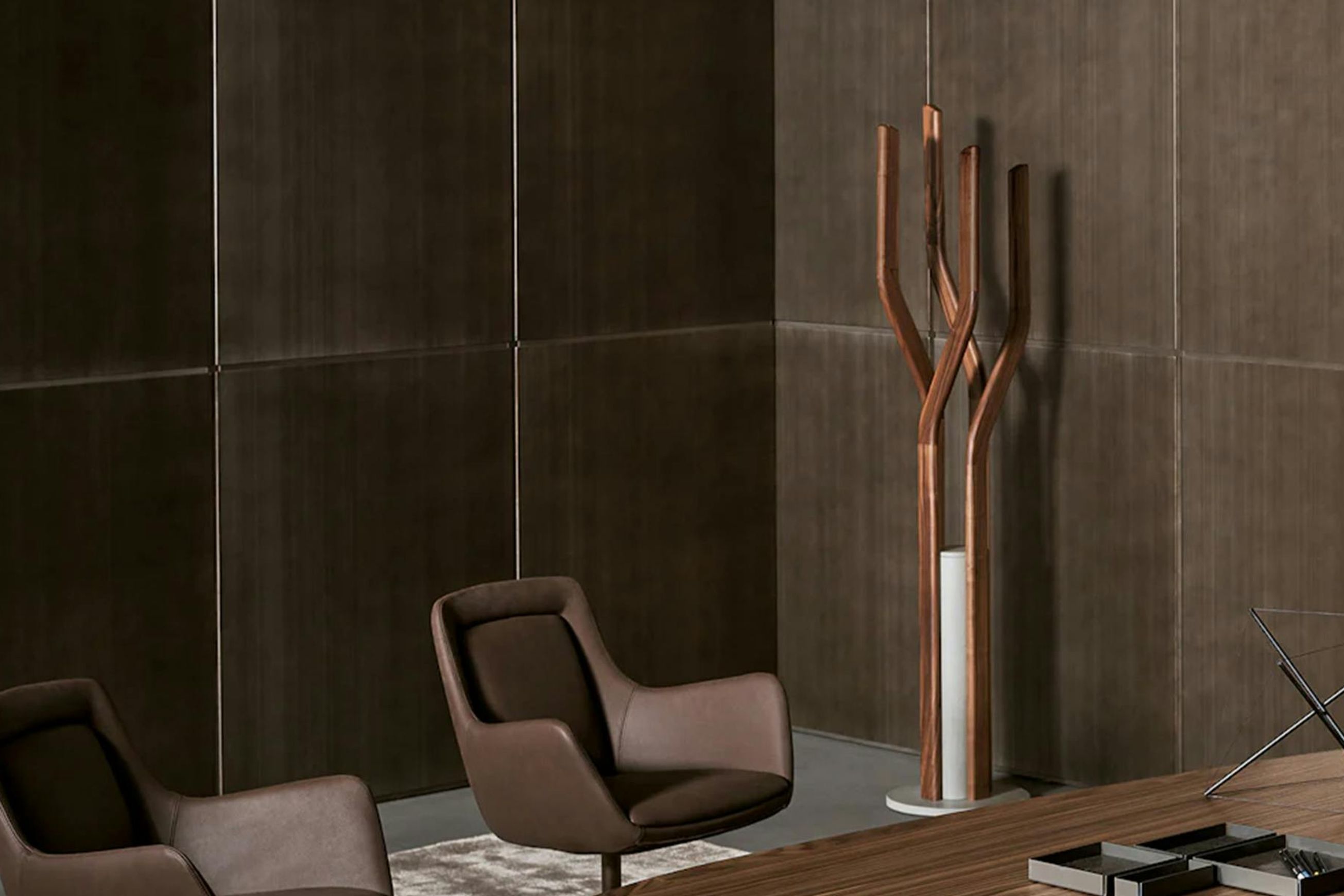 Alma Valet Stand