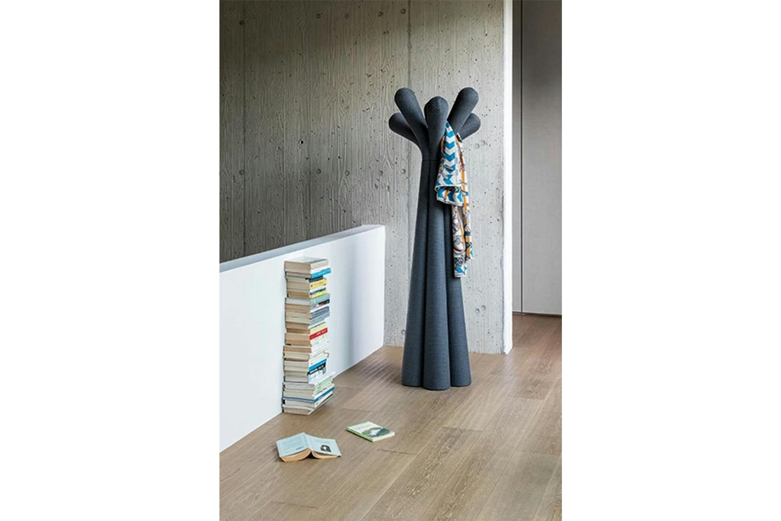 Anemone Valet Stand