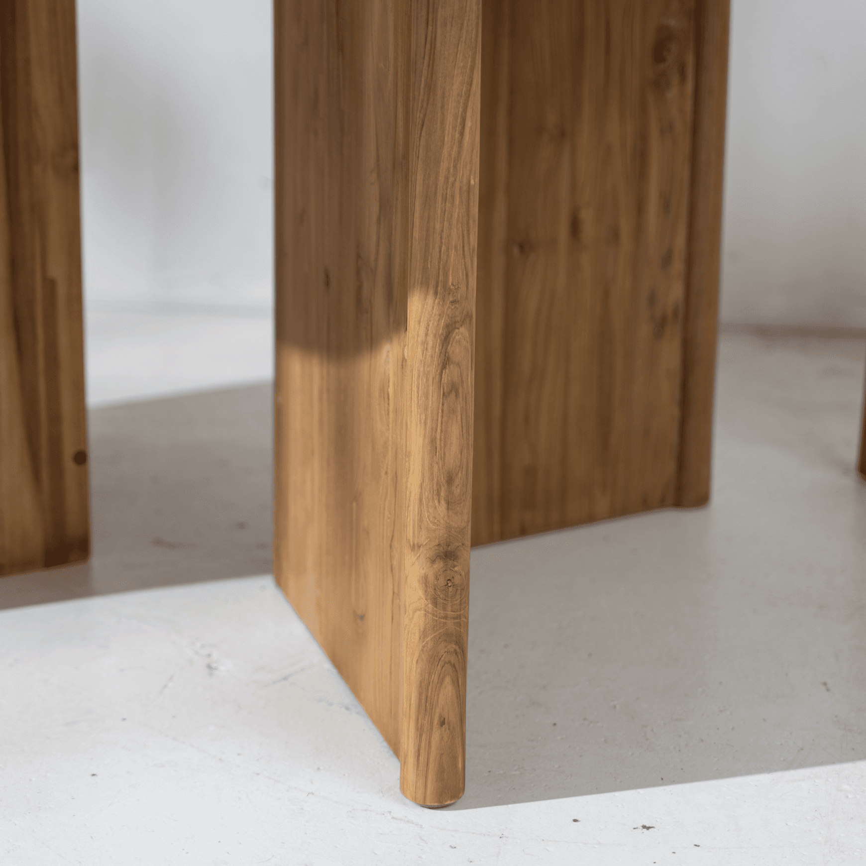 Avus Round Table in Natural