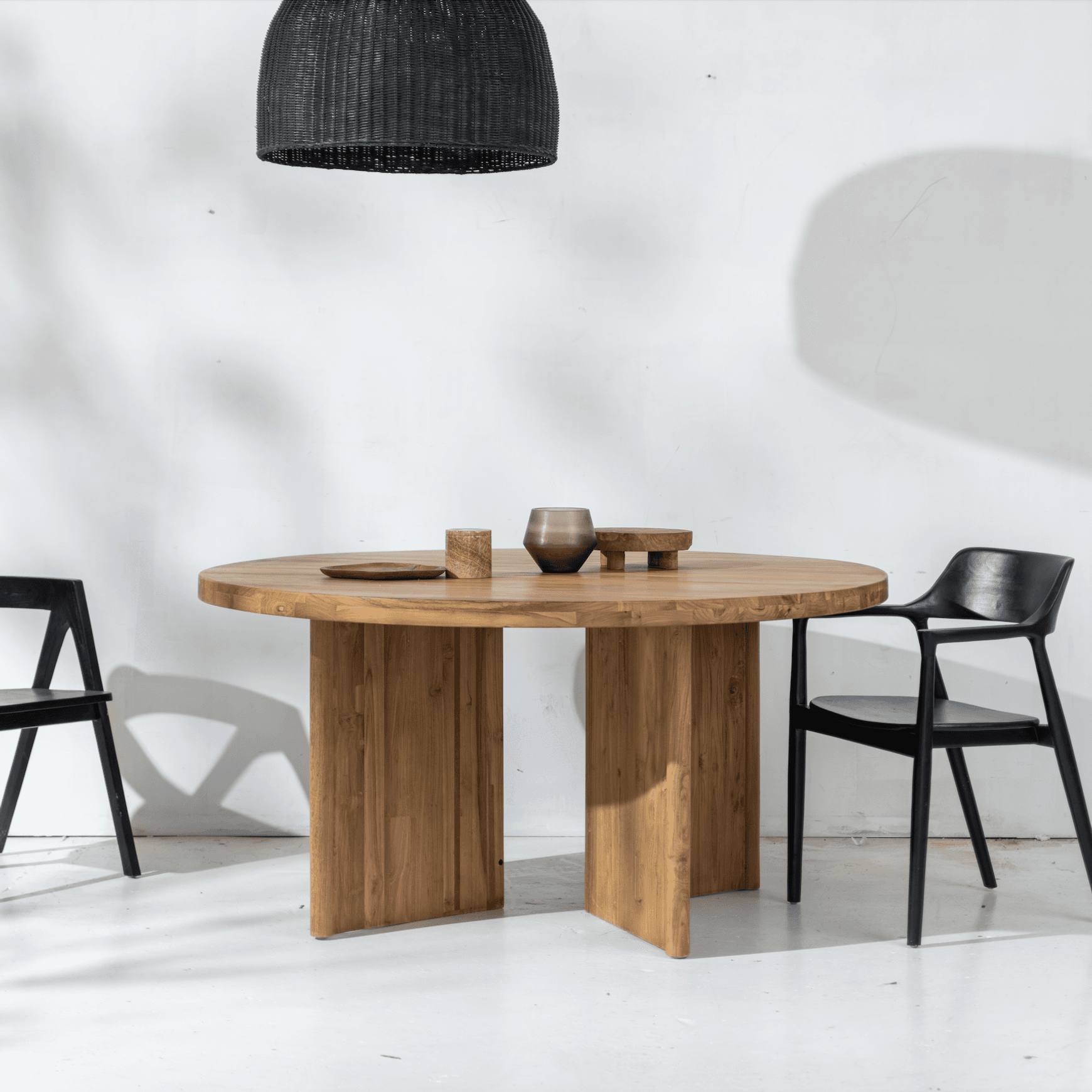 Avus Round Table in Natural