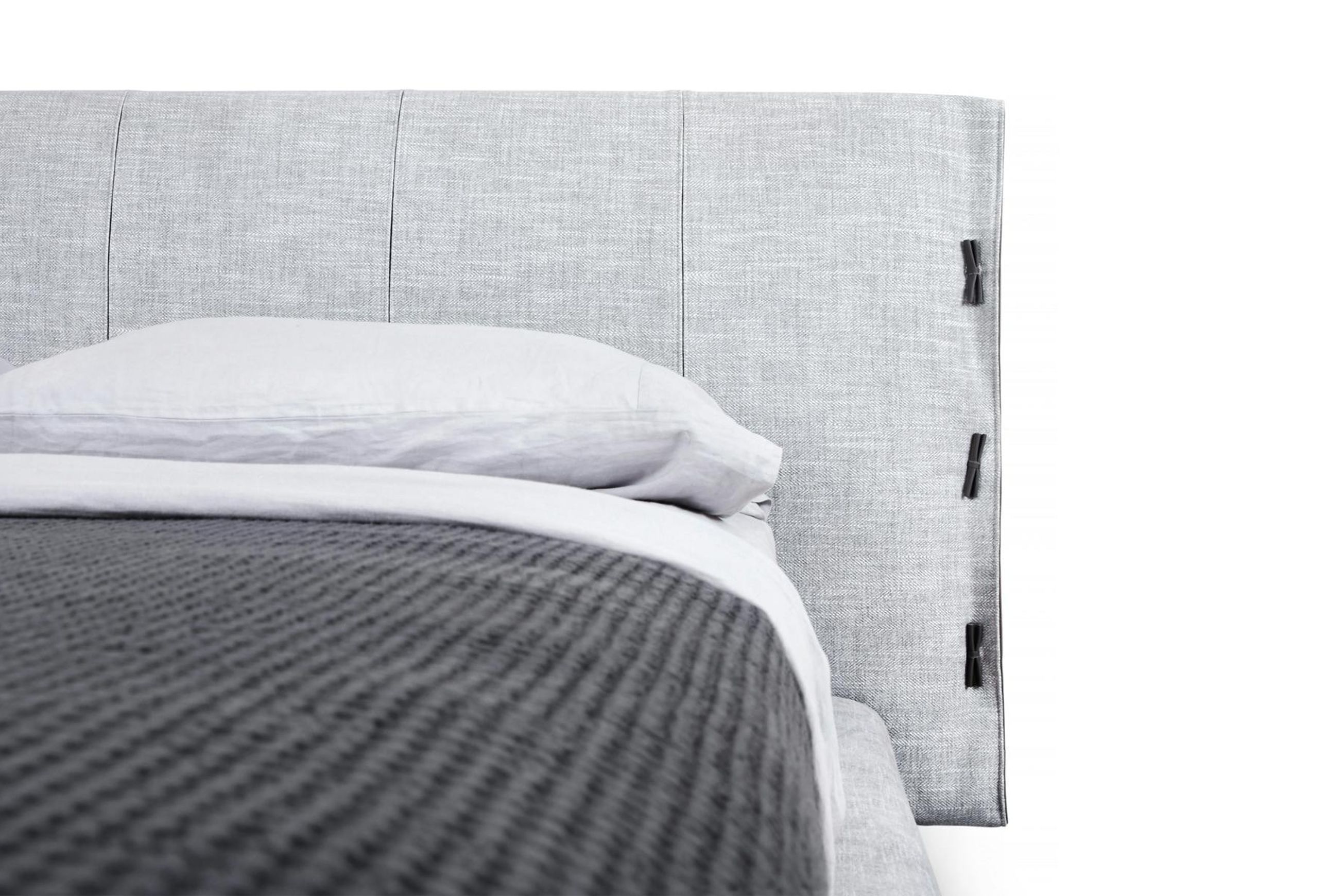 Cuff Bed
