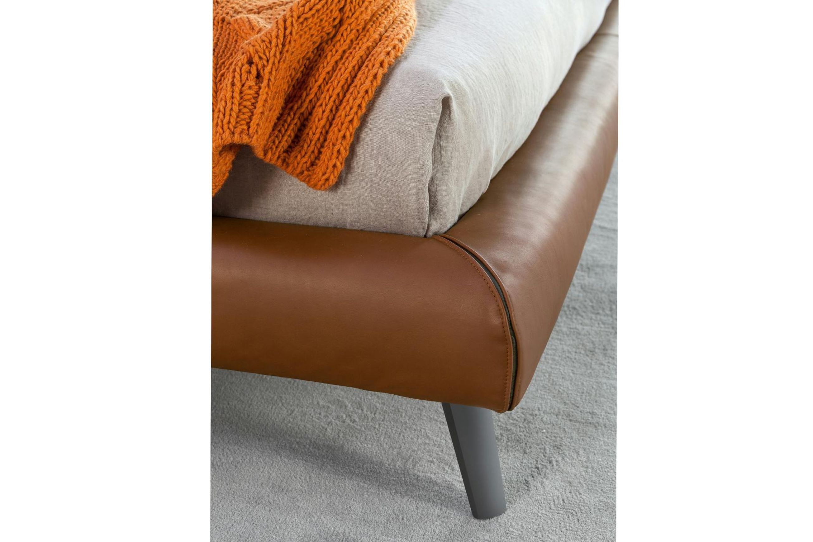 Cuff Bed