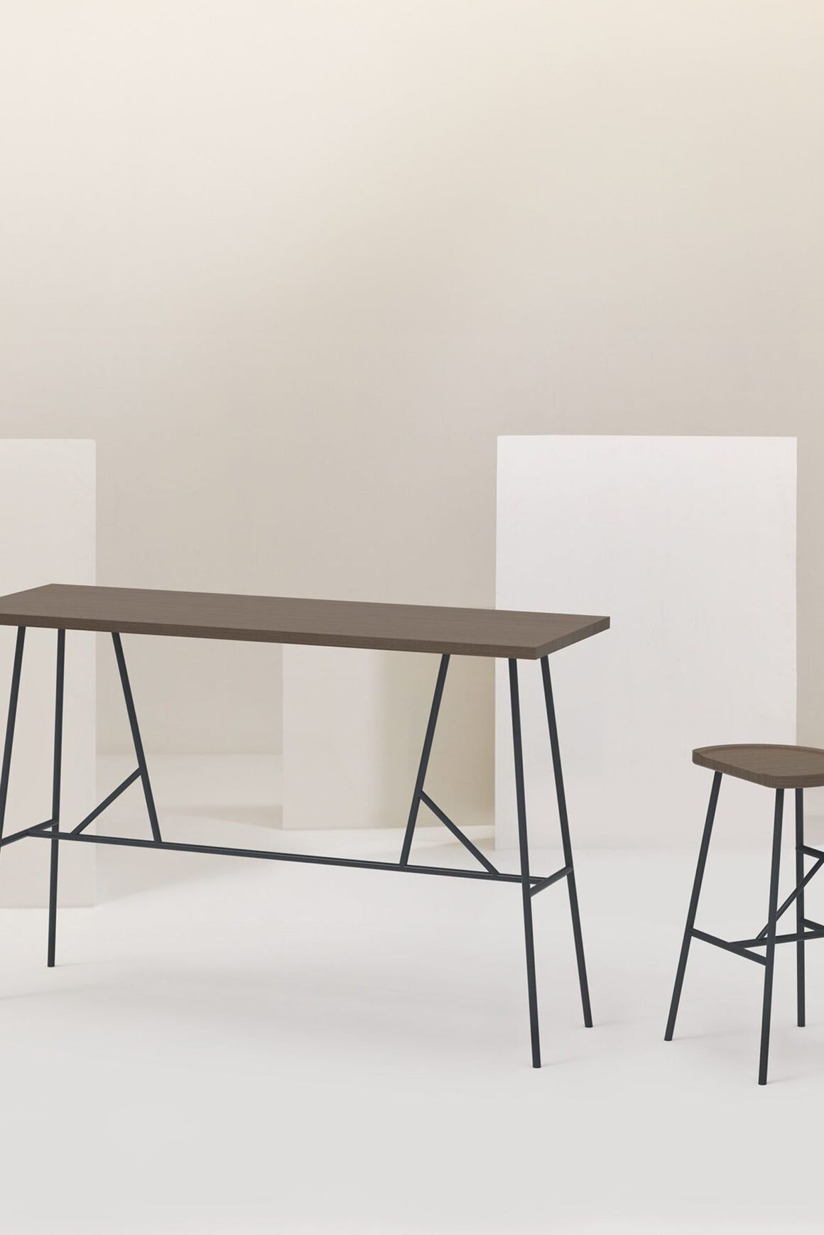 Puccio High Stool