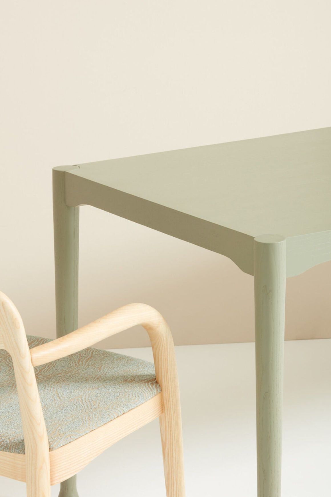 Frisee Table
