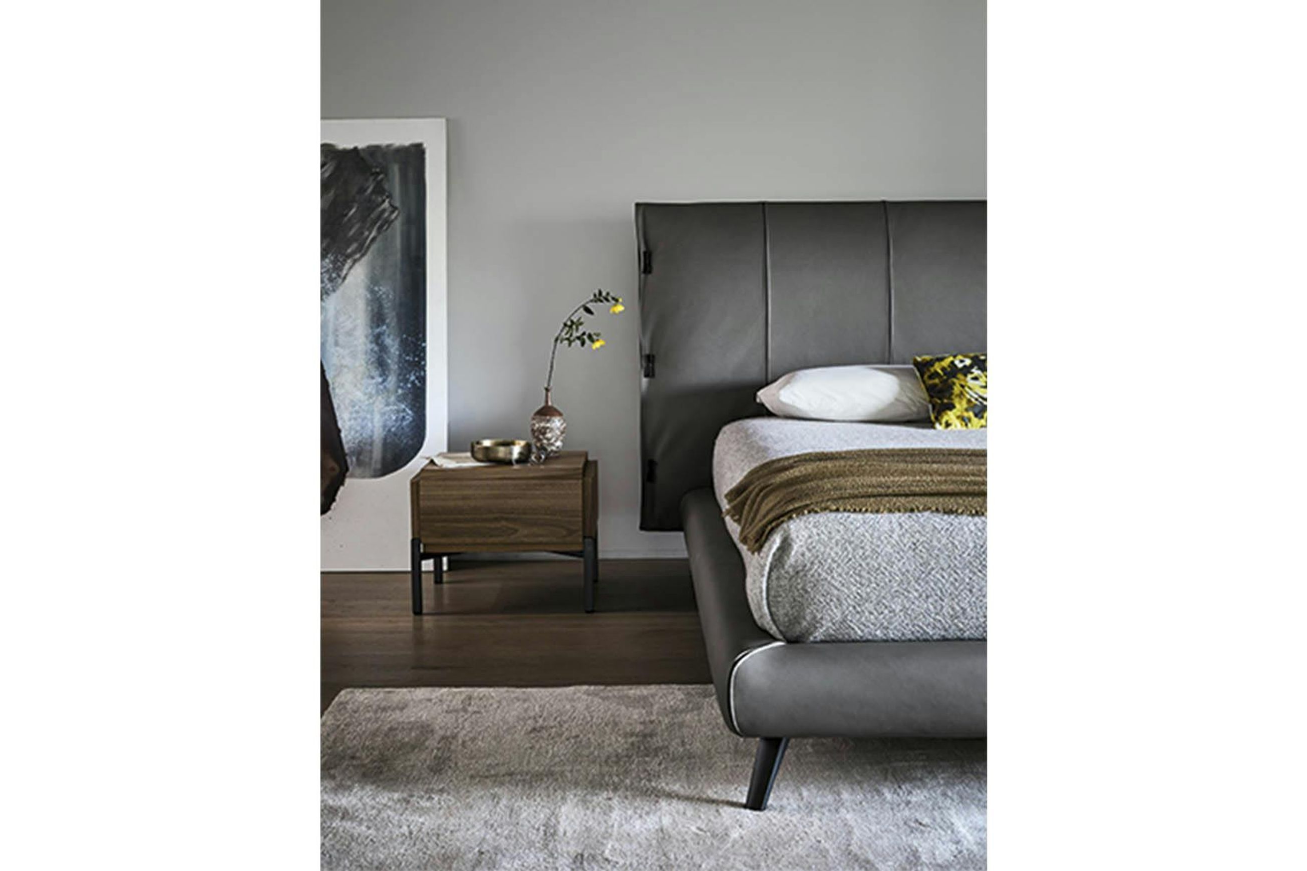 Cuff Bed