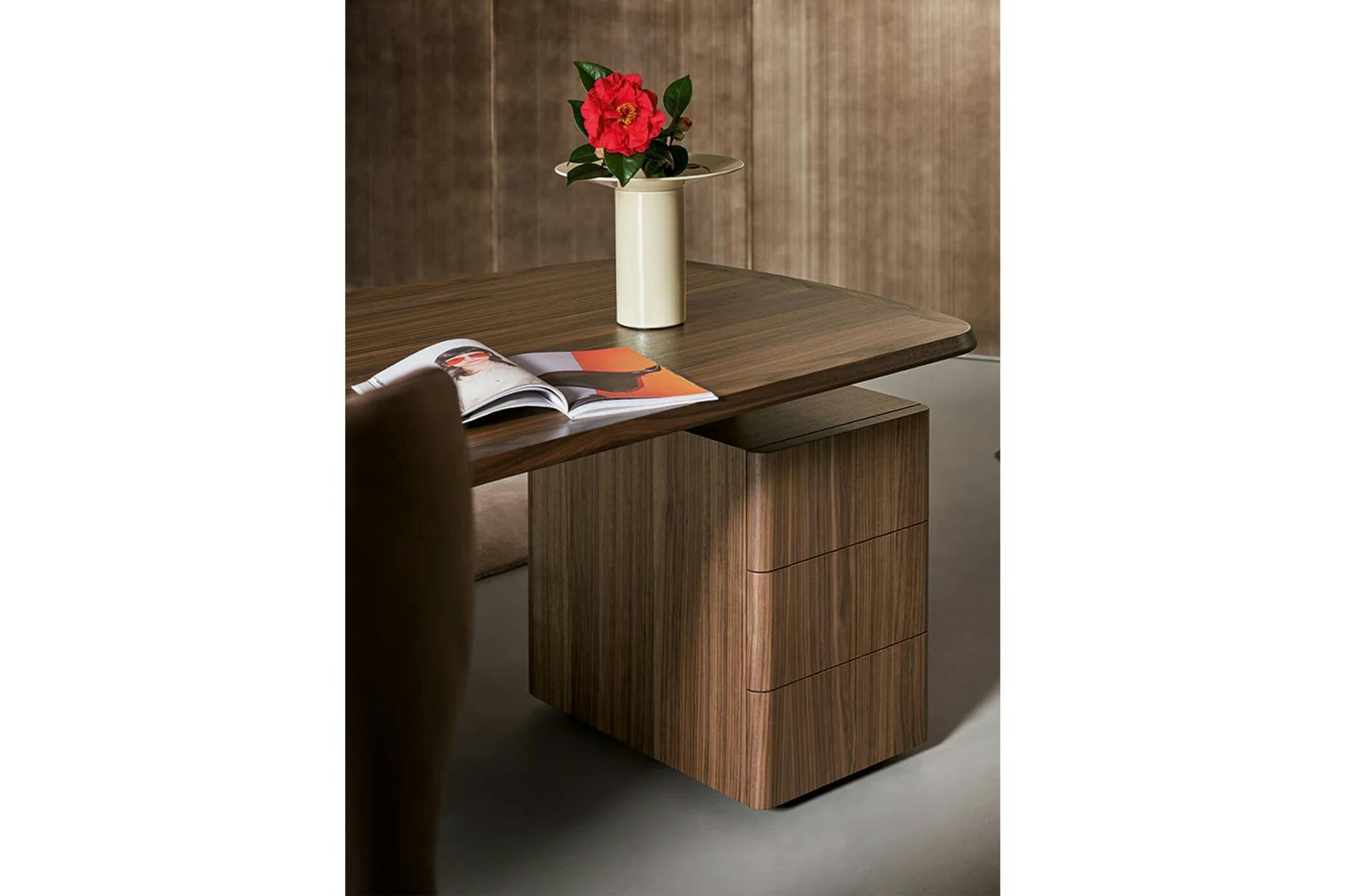 Diver Executive Desk