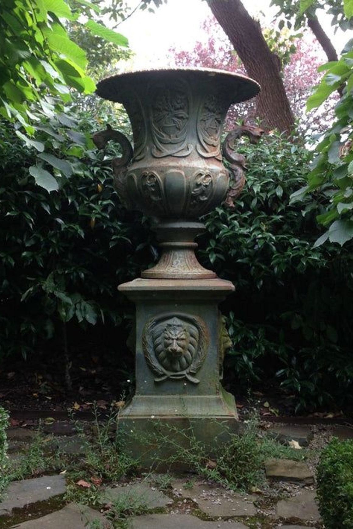 Bordeaux Urn and Base Set 160cm