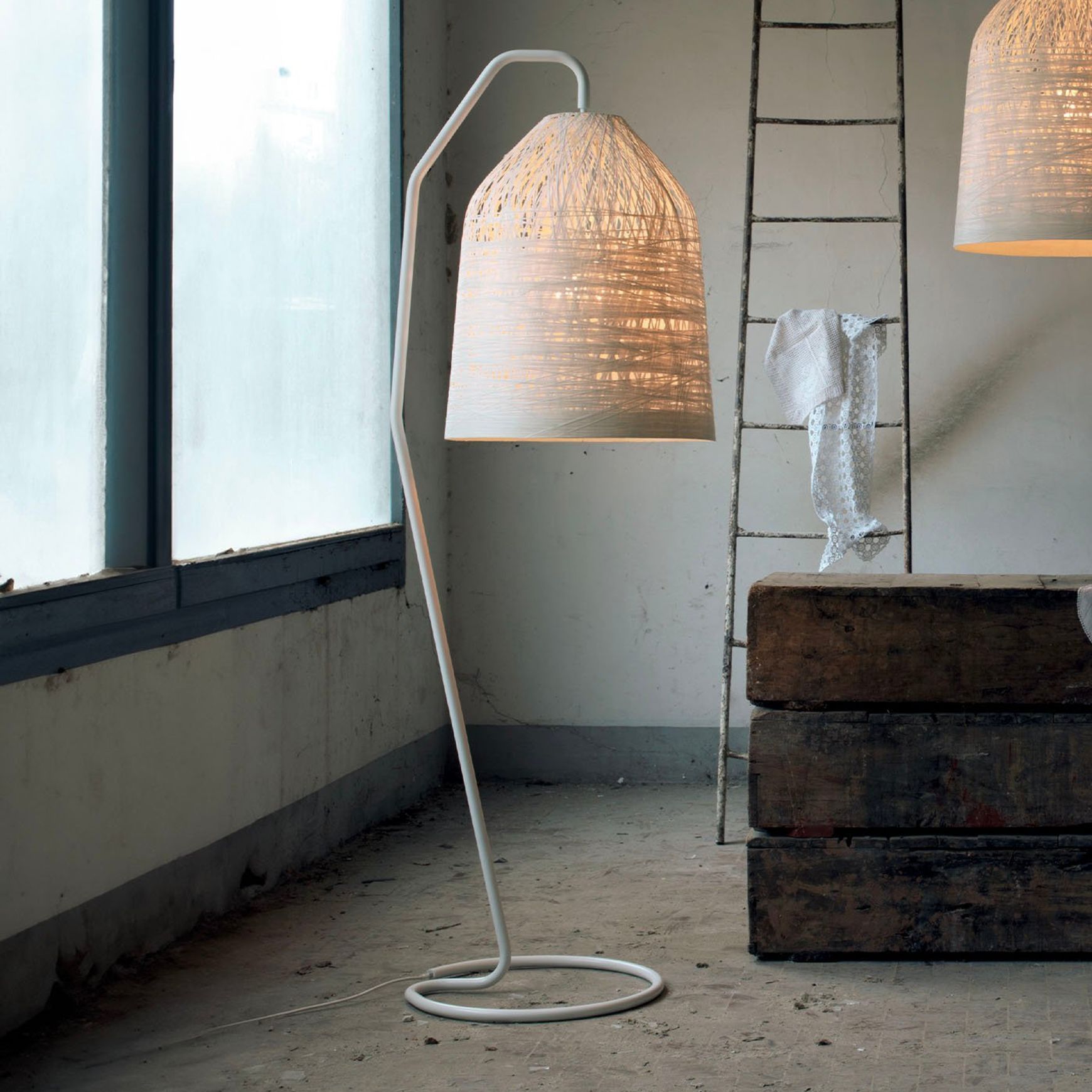 Black Out Outdoor Floor Lamp