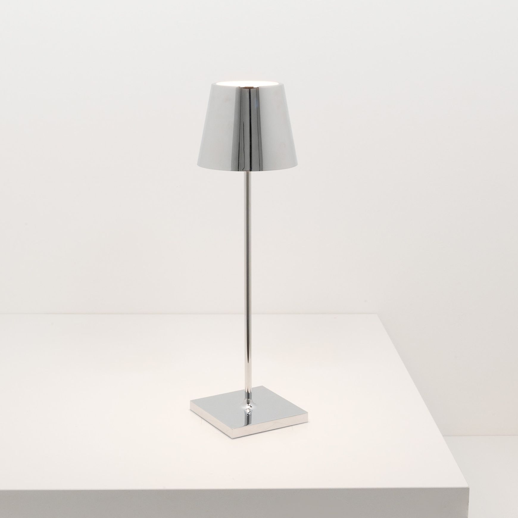 Poldina Metallic Table Lamp