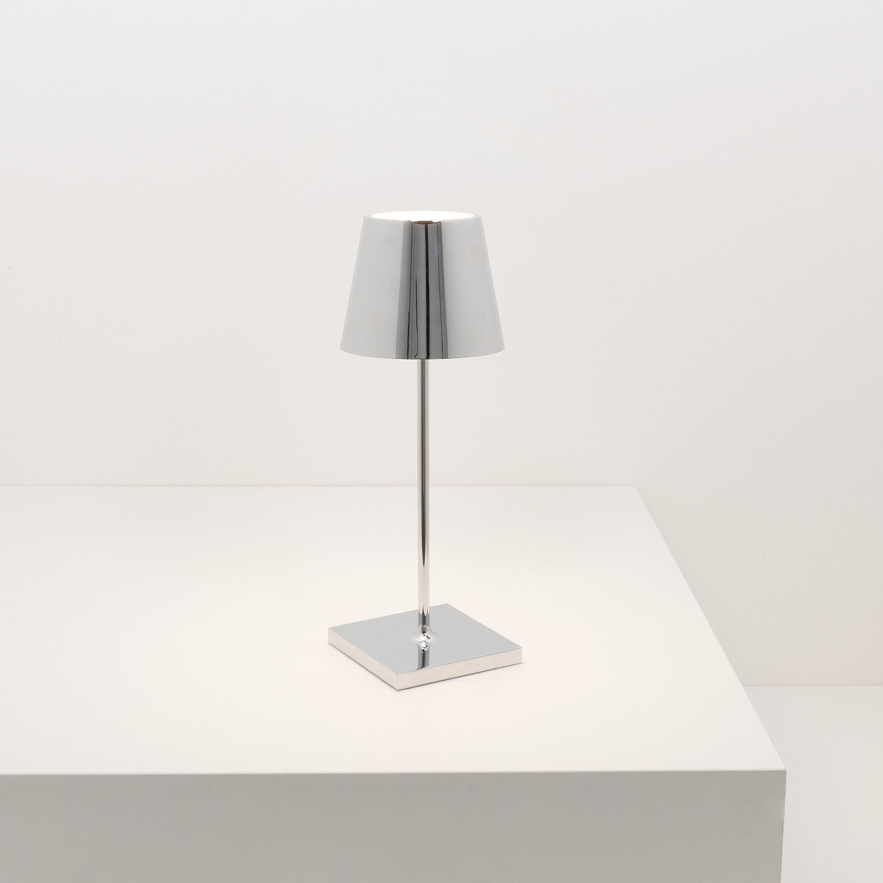Poldina Mini Metallic Table Lamp