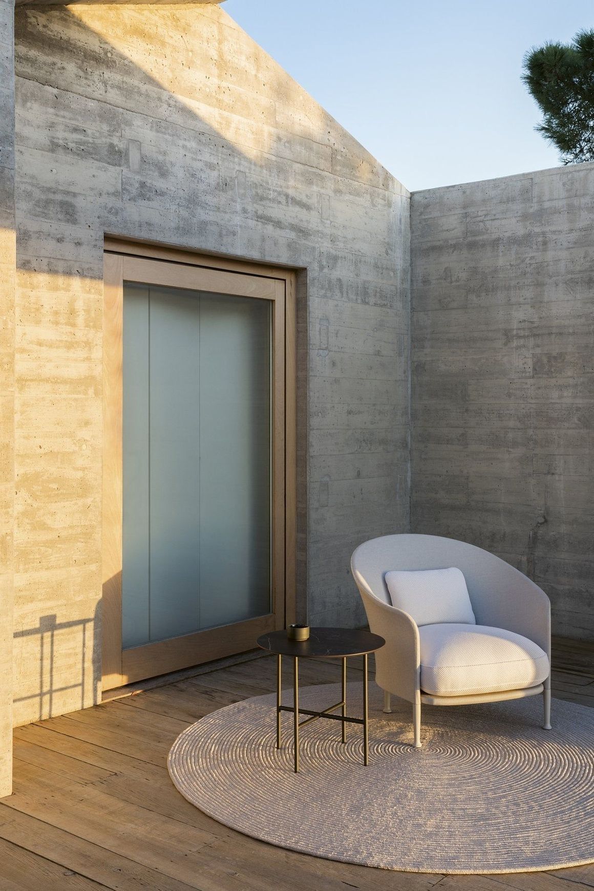 Liz low armchair