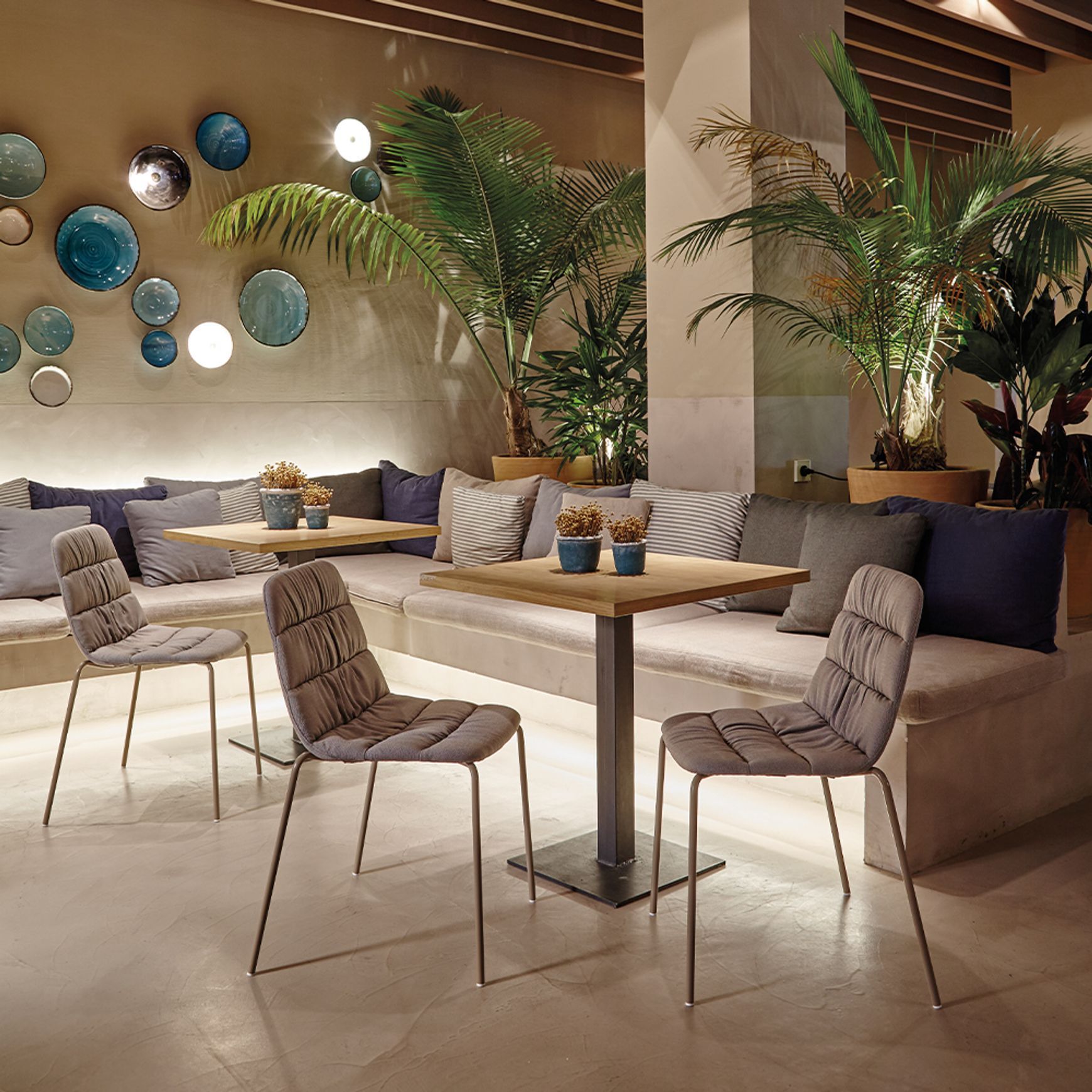 Maarten Chair - Four Metal Legs