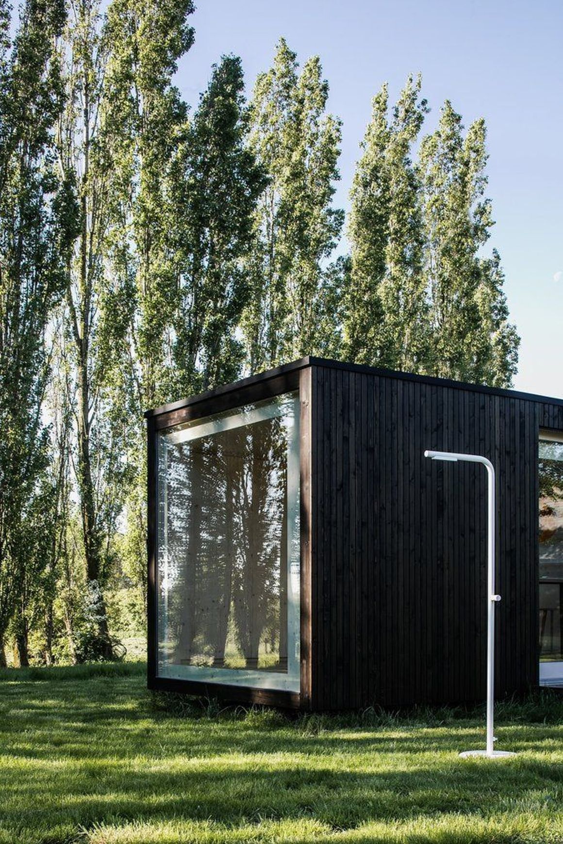 ZEE Levantine Outdoor Shower White