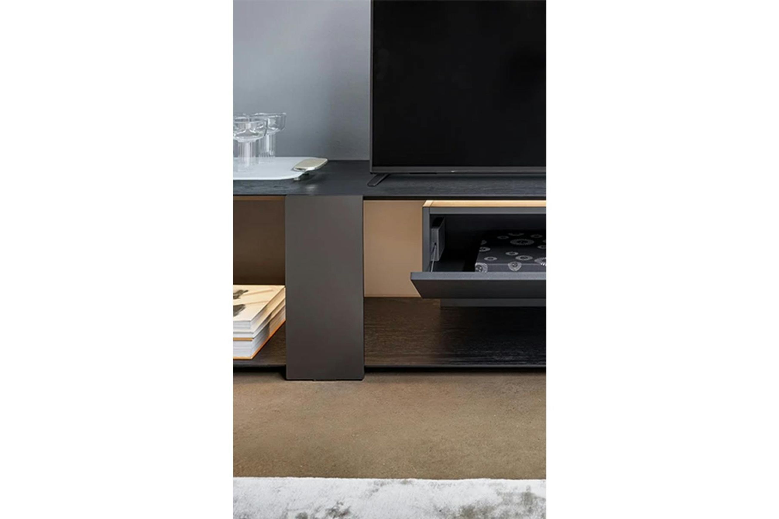Paddle Tv Unit