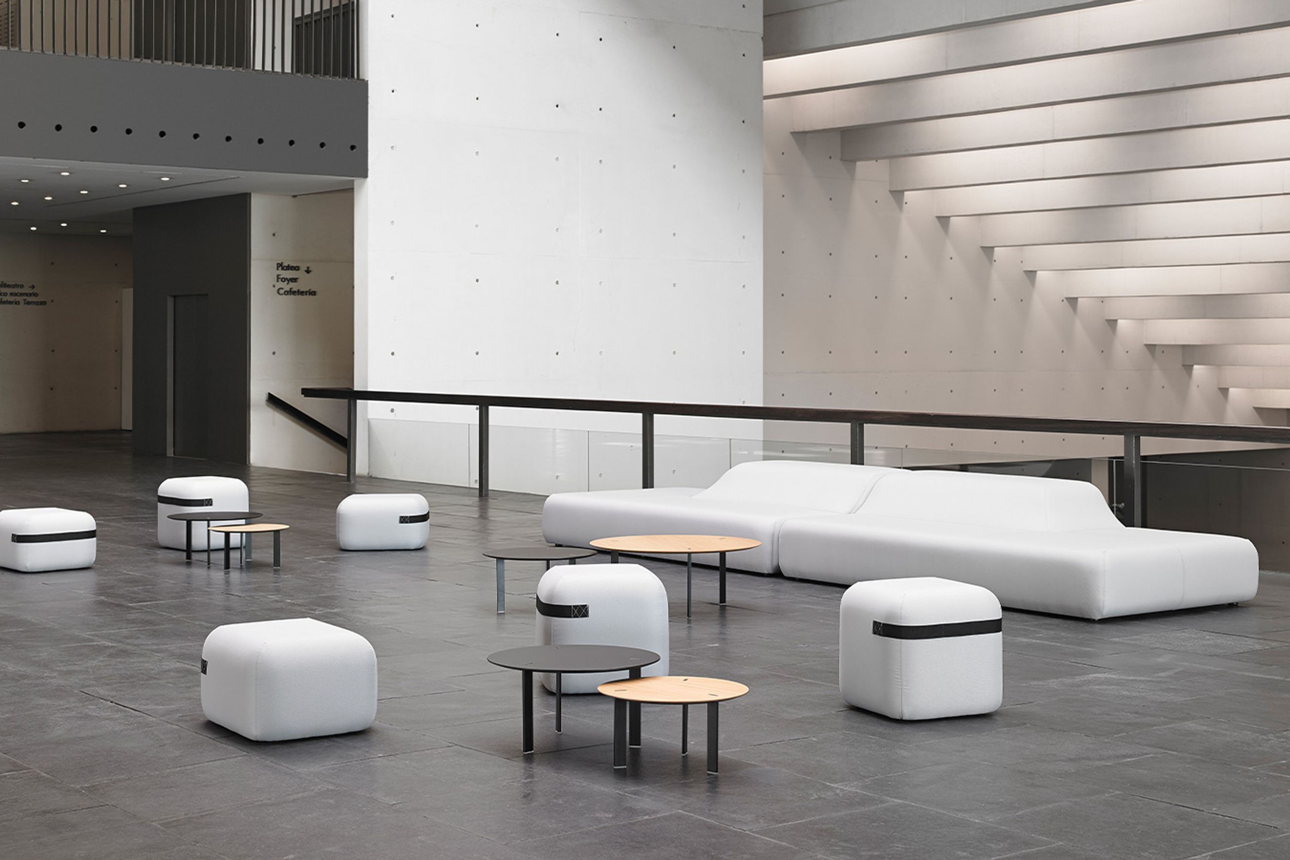 Season Outdoor Pouf