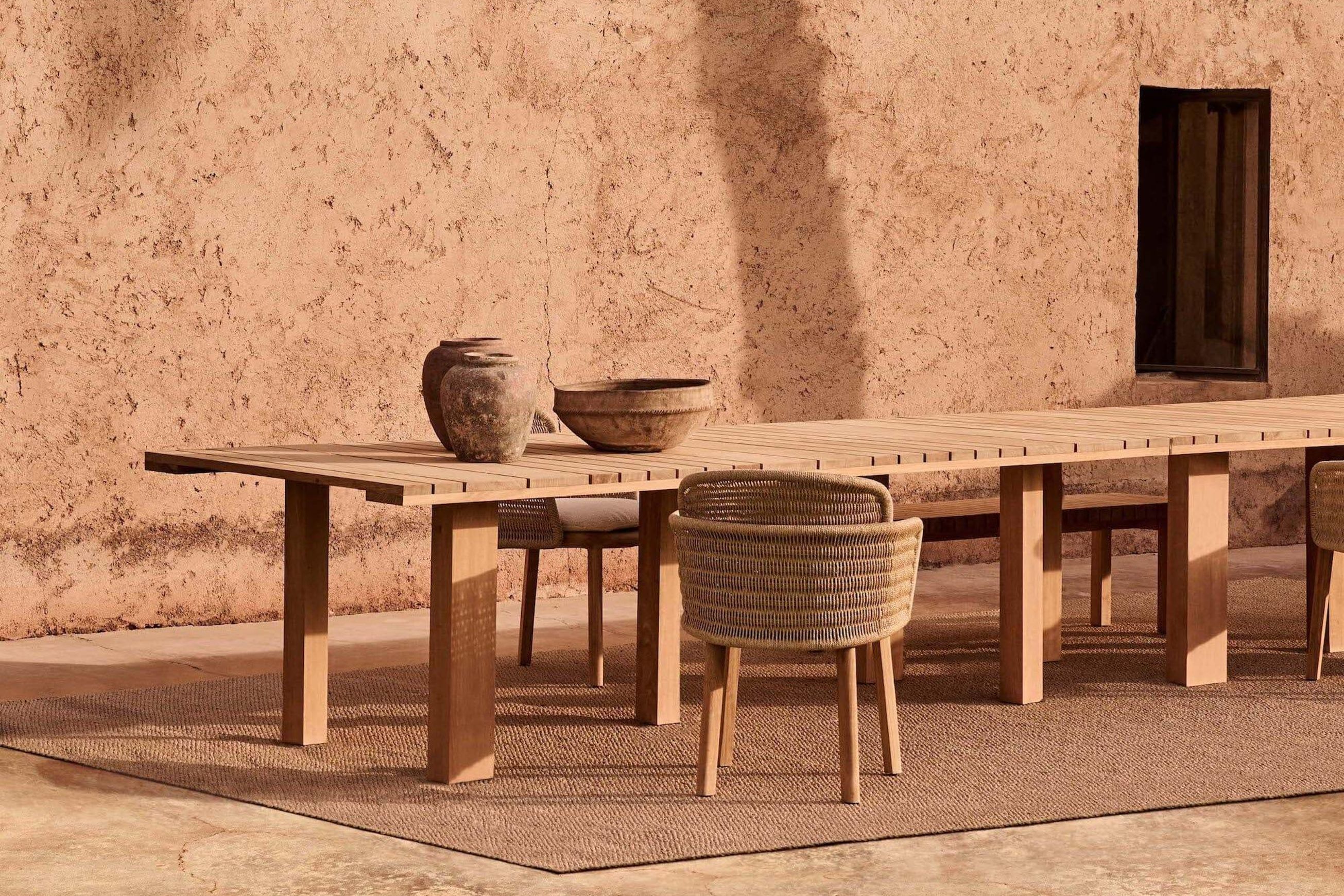 Suro Dining Table