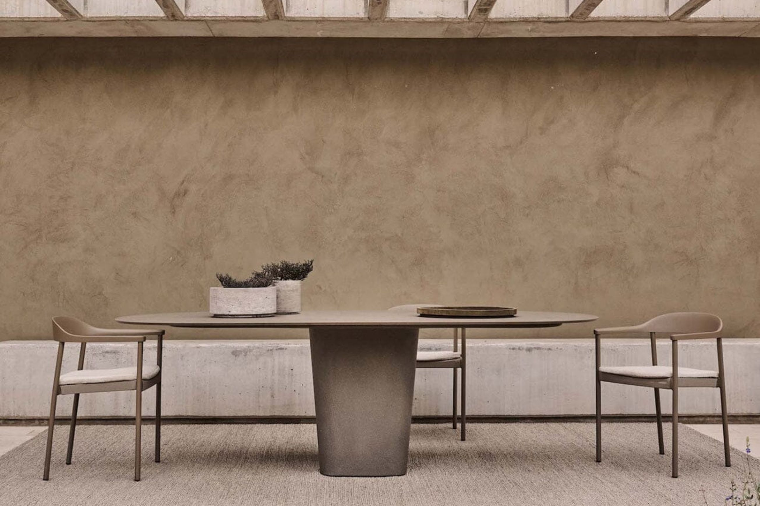 Tao Oval Tables