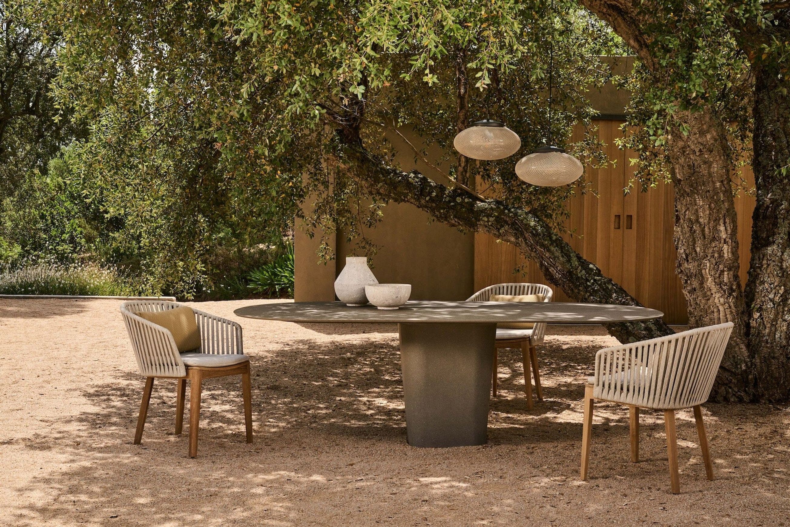Tao Oval Tables