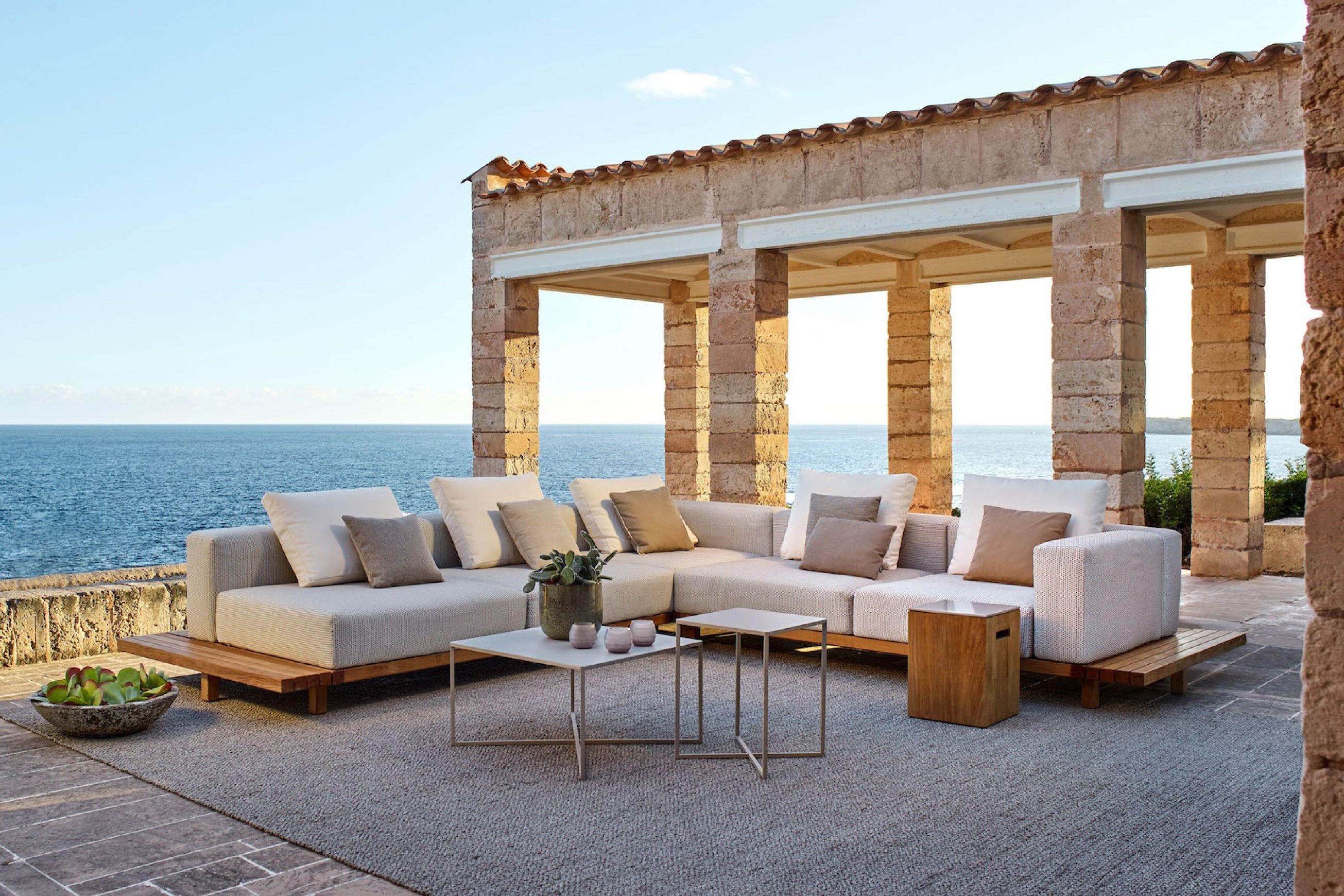 Vis a Vis Sofa