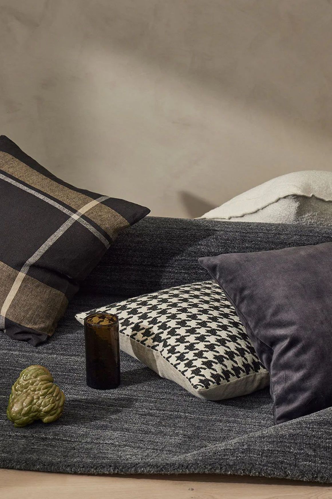 Weave Home Giovanni Cushion - Midnight | Bouclé Houndstooth