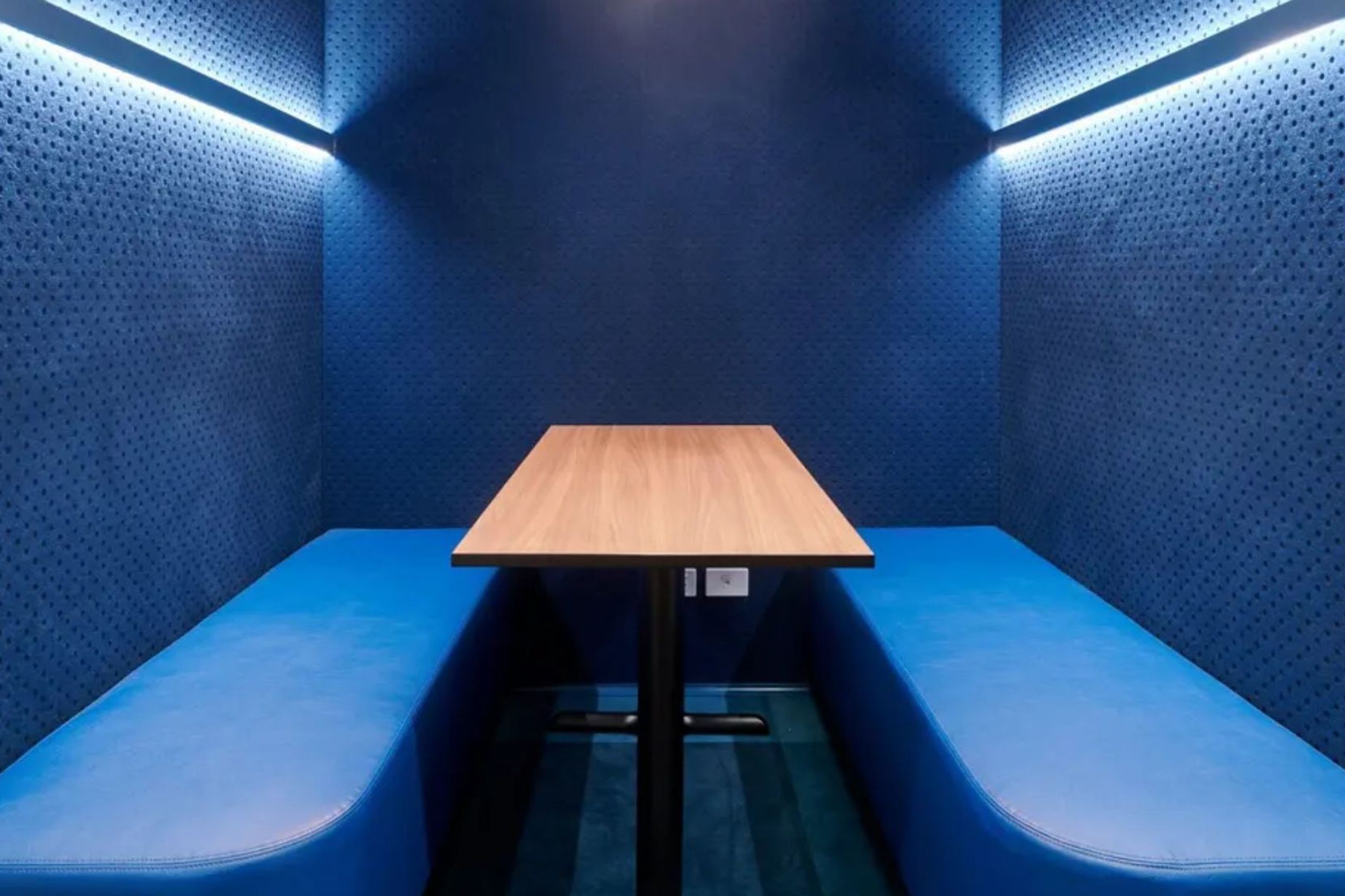 Vertiface Fabric Wallcovering
