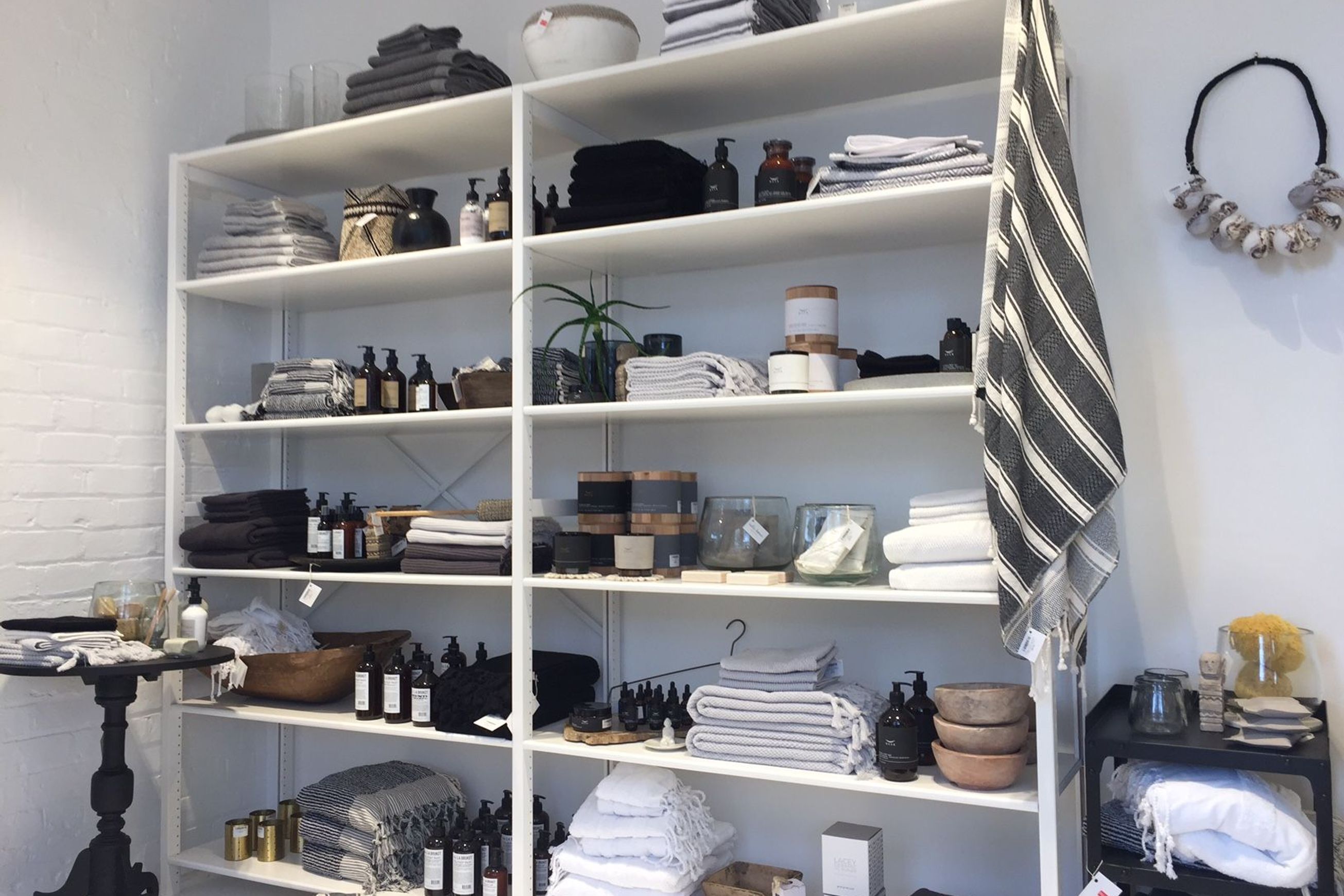 Classic Shelving by Lundia