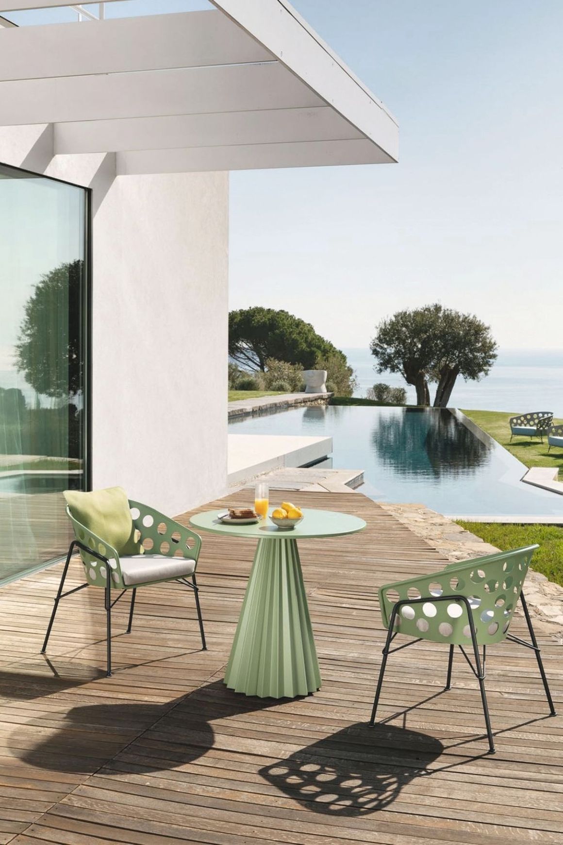 Plisse Outdoor Bistro Table