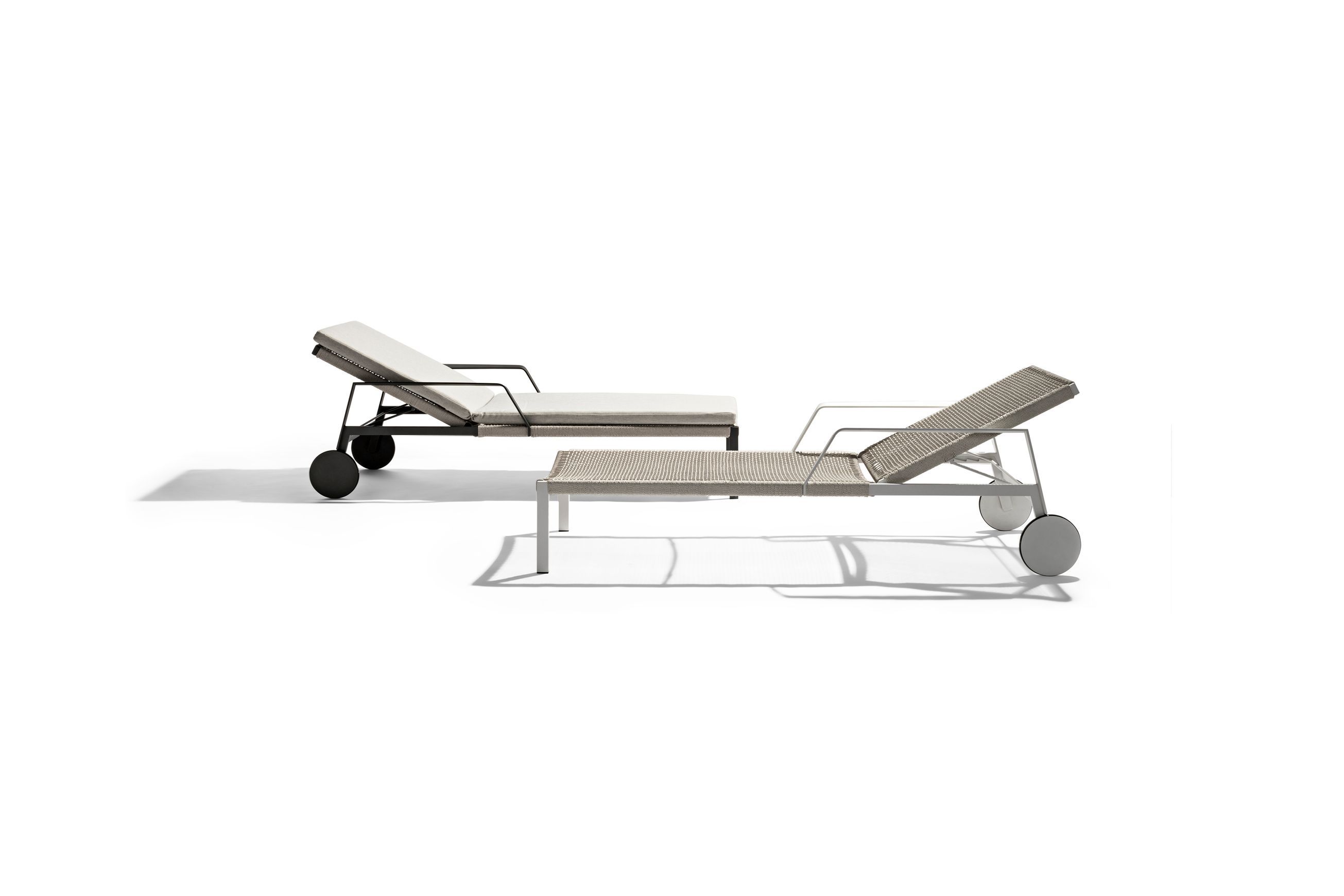 Nodi outdoor sunlounger by Tribu