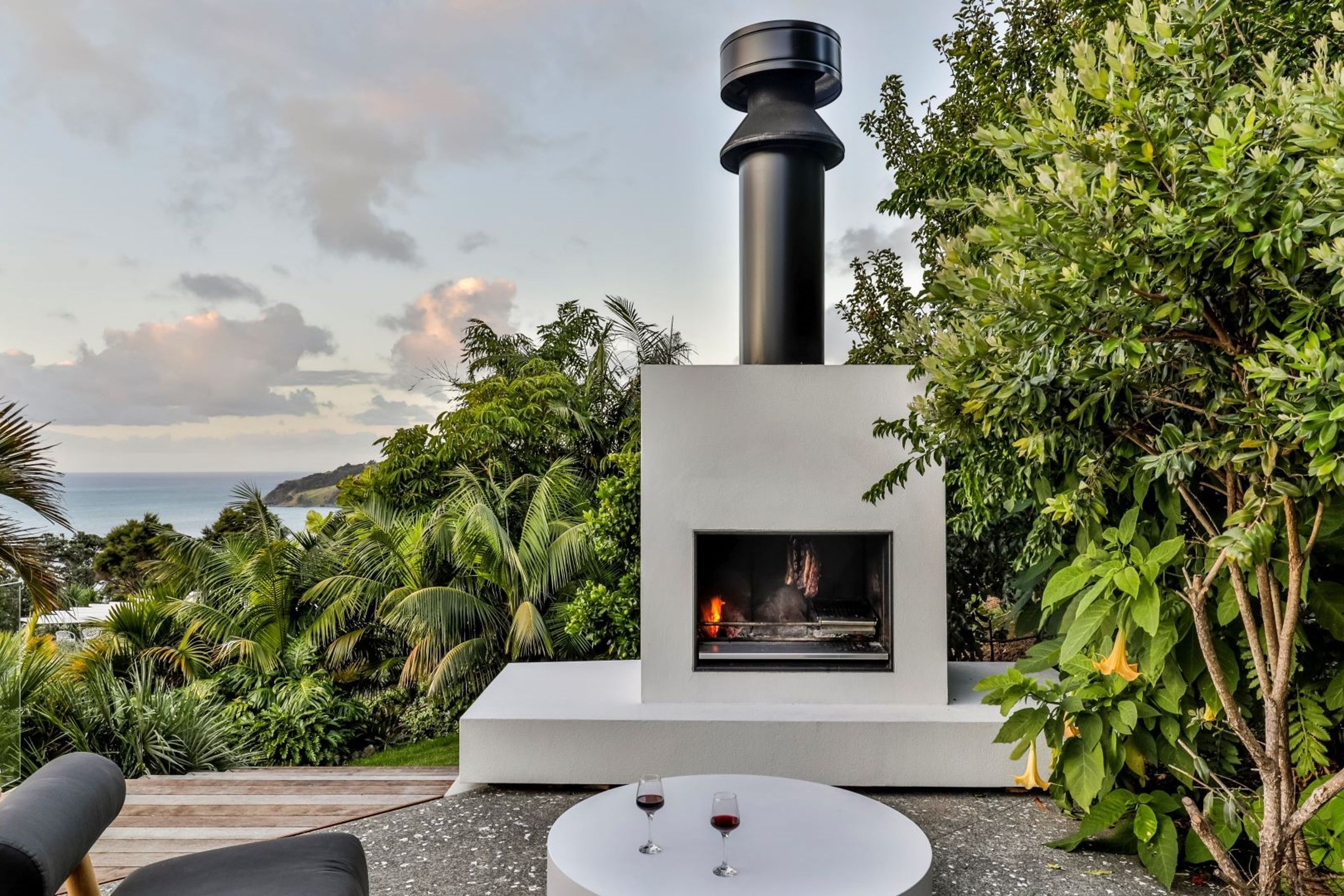 Escea EK1250 Outdoor Fireplace Kitchen