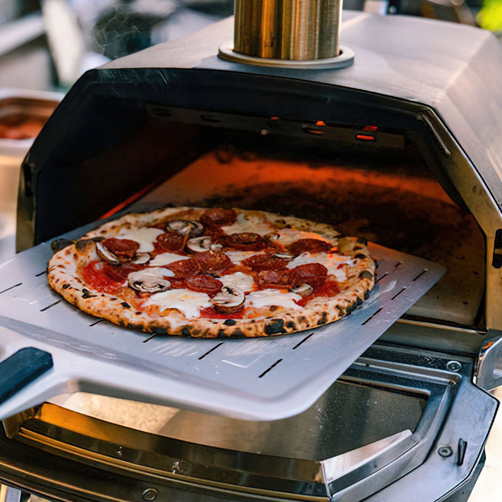 Ooni Karu 16 Pizza Oven