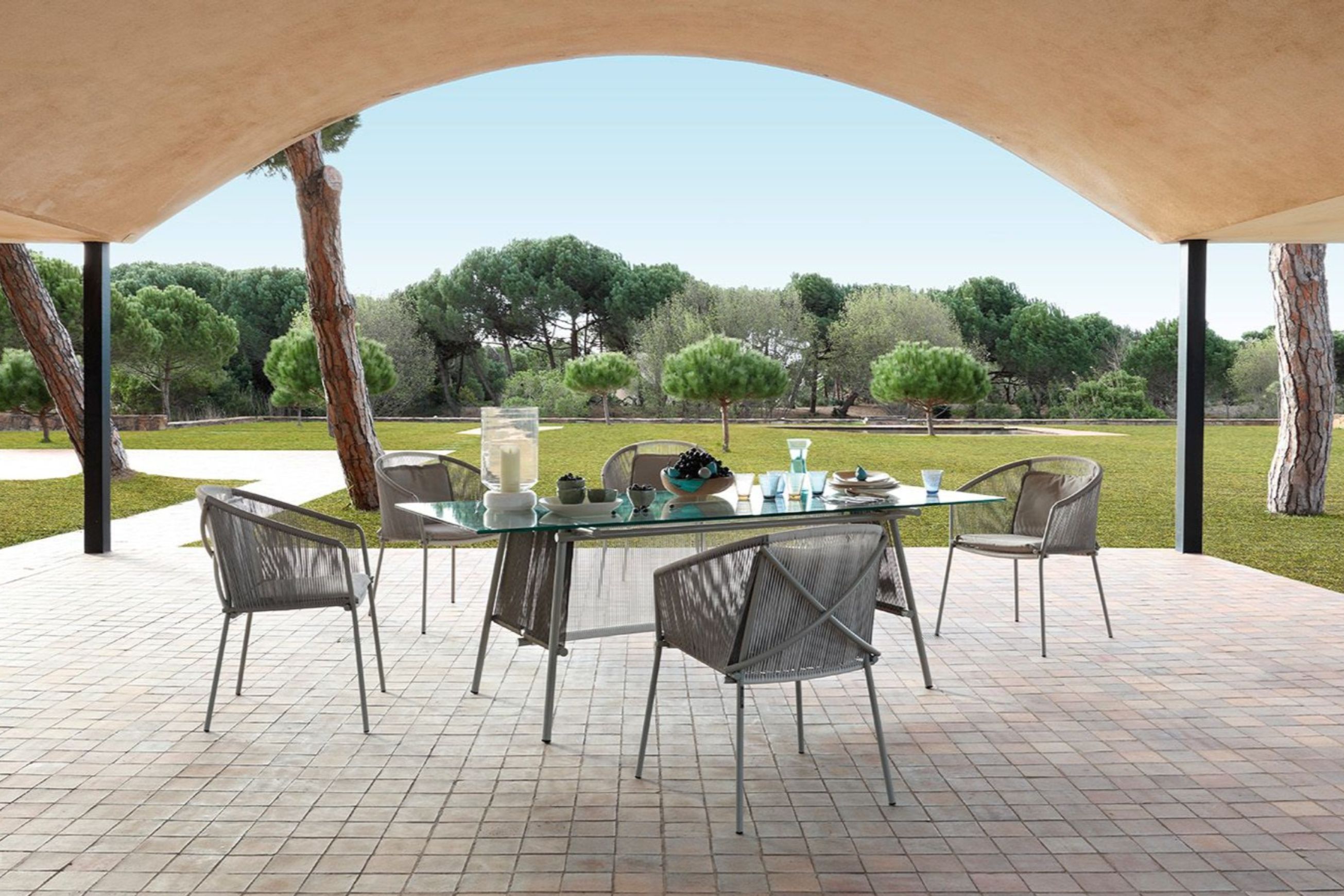 Traveler Outdoor Dining Table