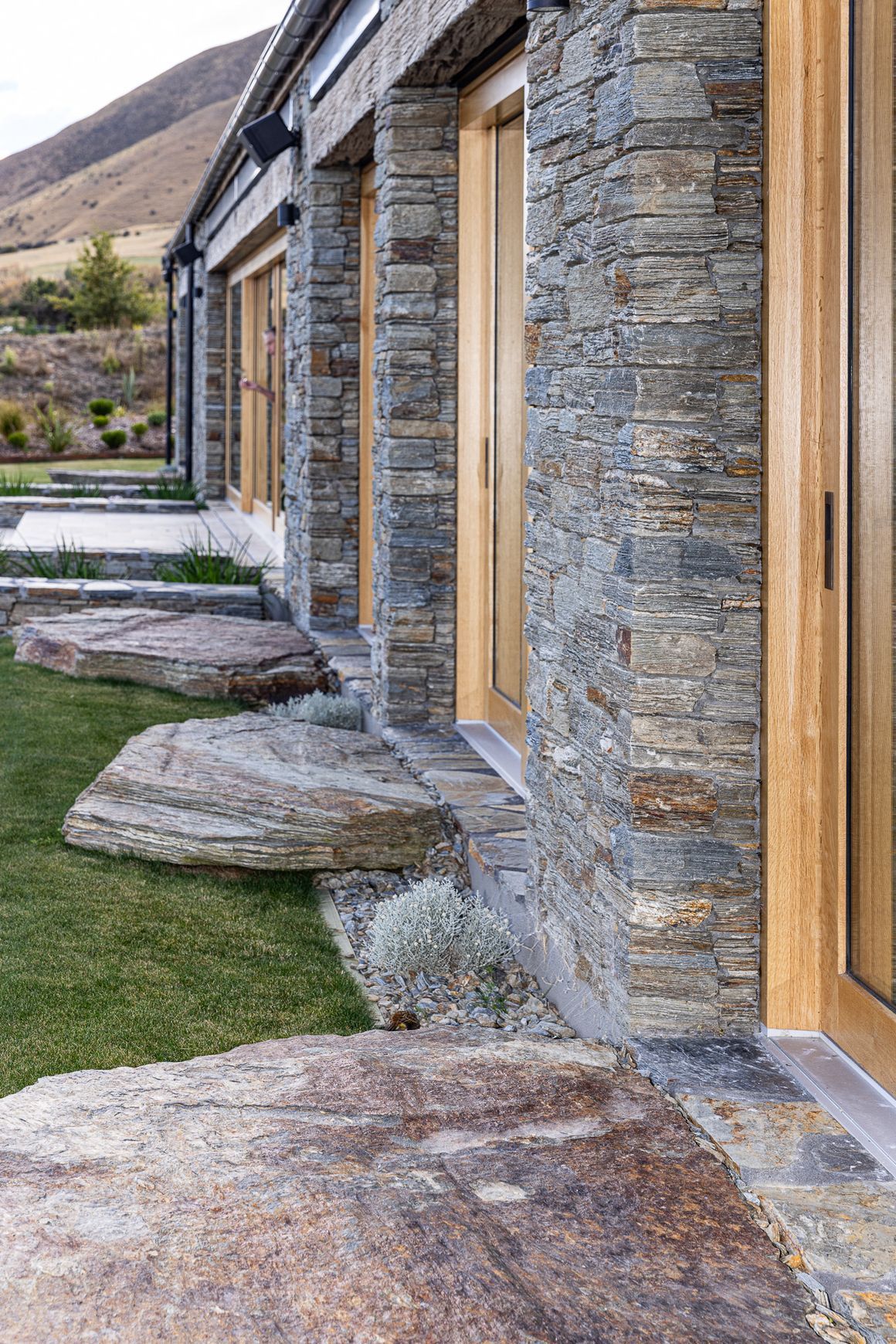 Flagstones and Large Format Paving
