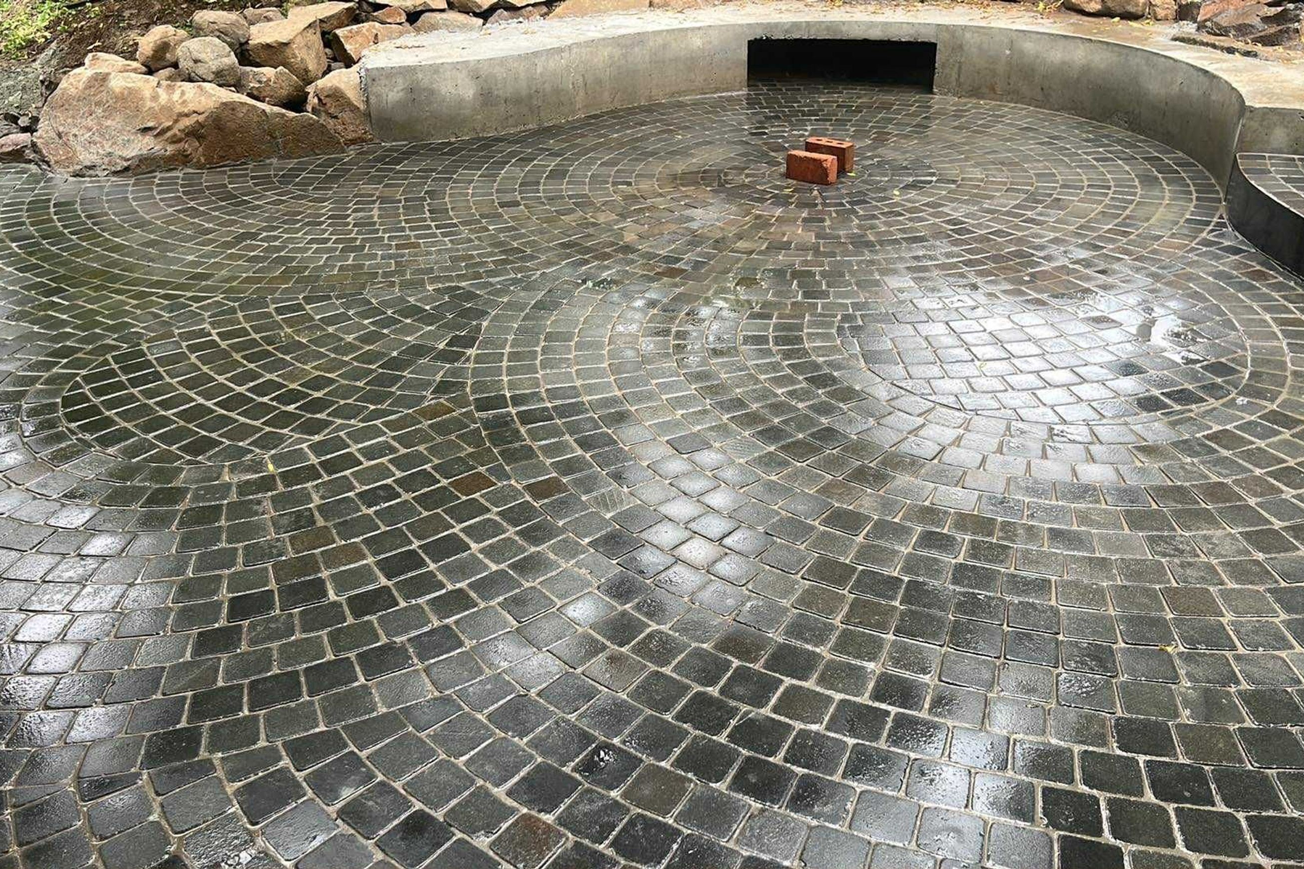 Tumbled Bluestone Cobble