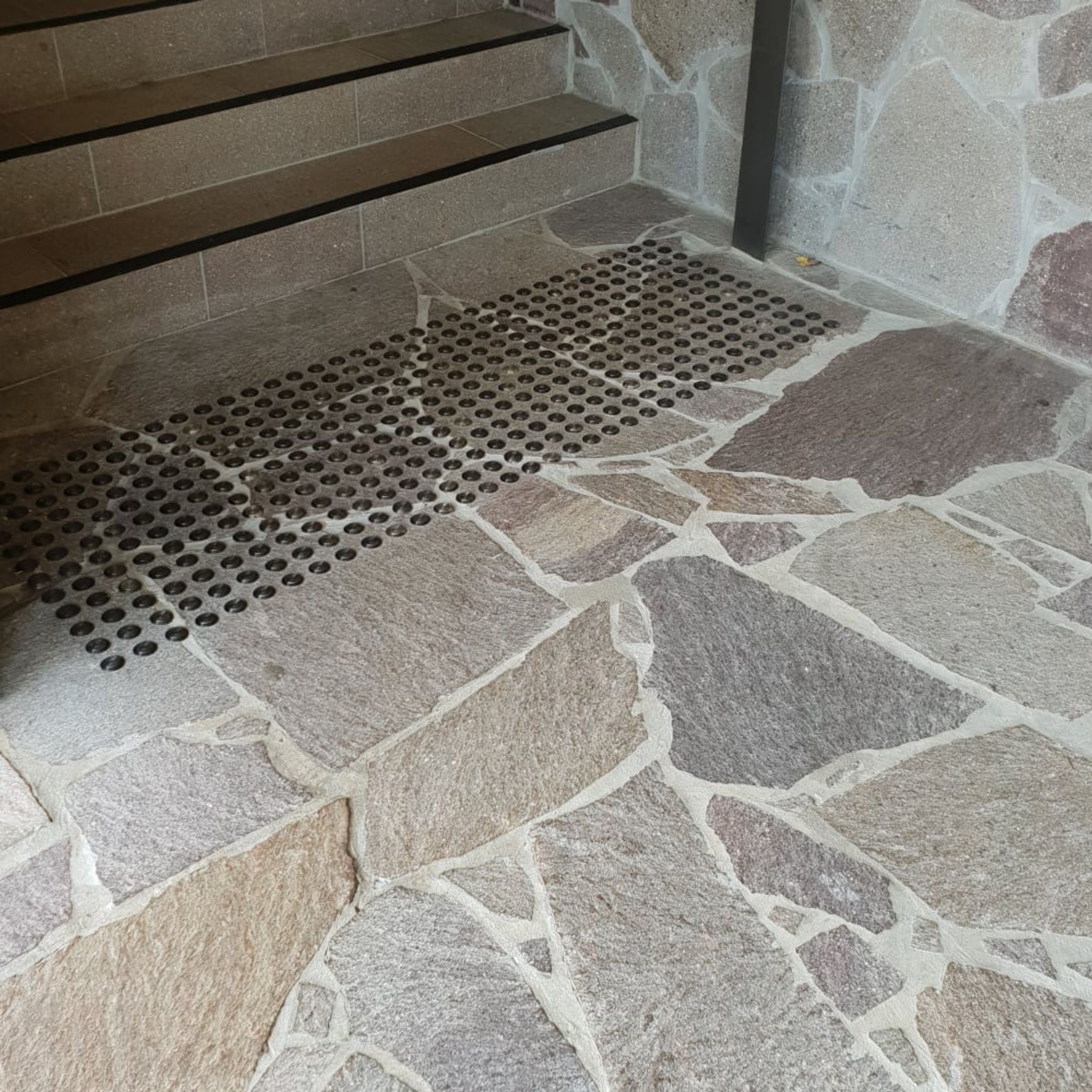Stoneyard Piazza Crazy Pave