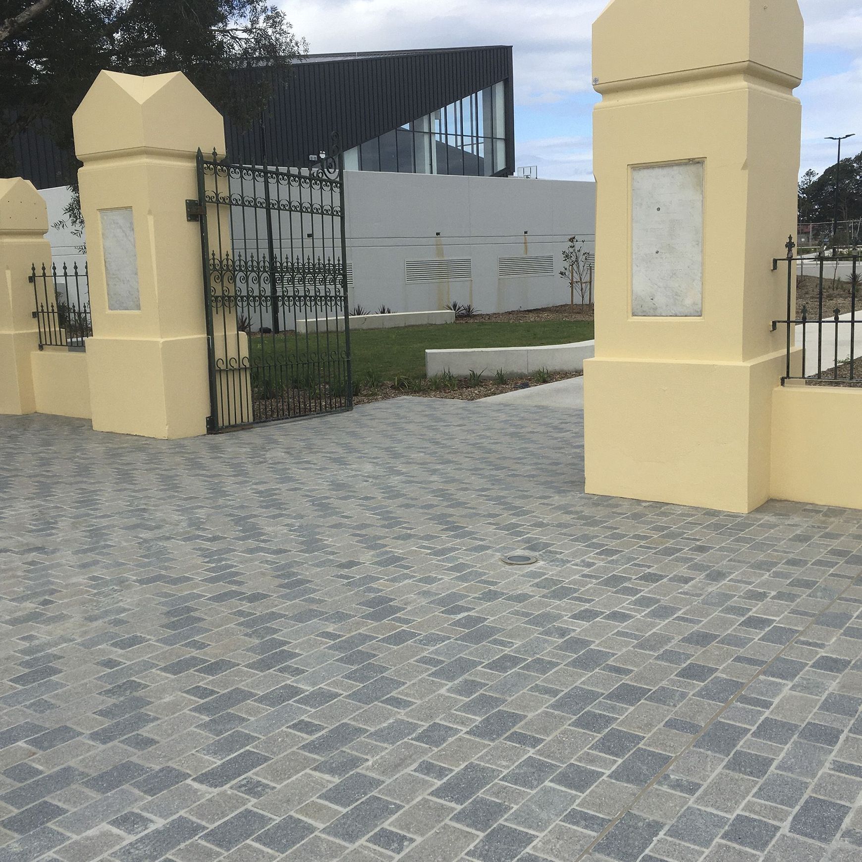 Porphyry Two Colour Mix Cobblestones