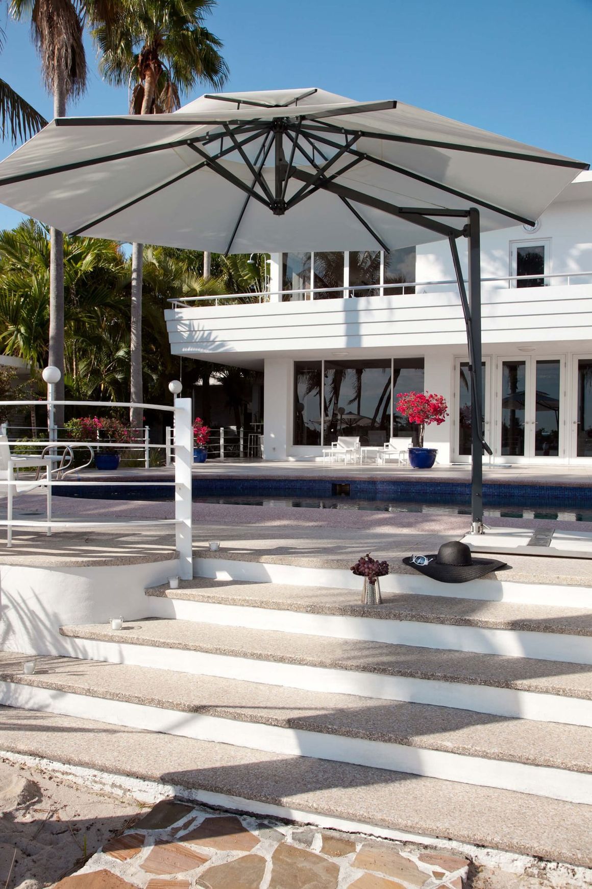 Belvedere Patio Umbrella | Caravita