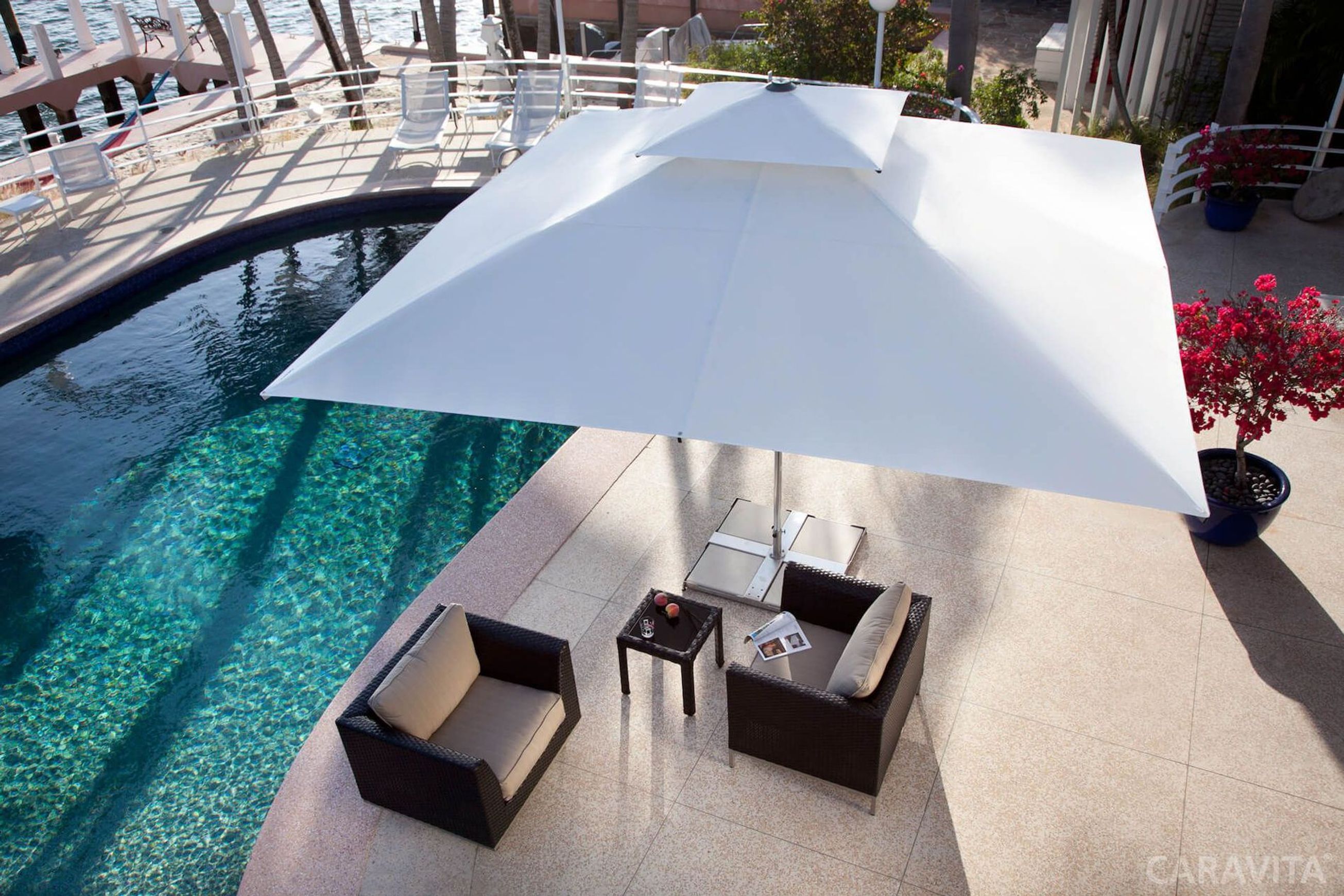 Supremo Patio Umbrella | Caravita