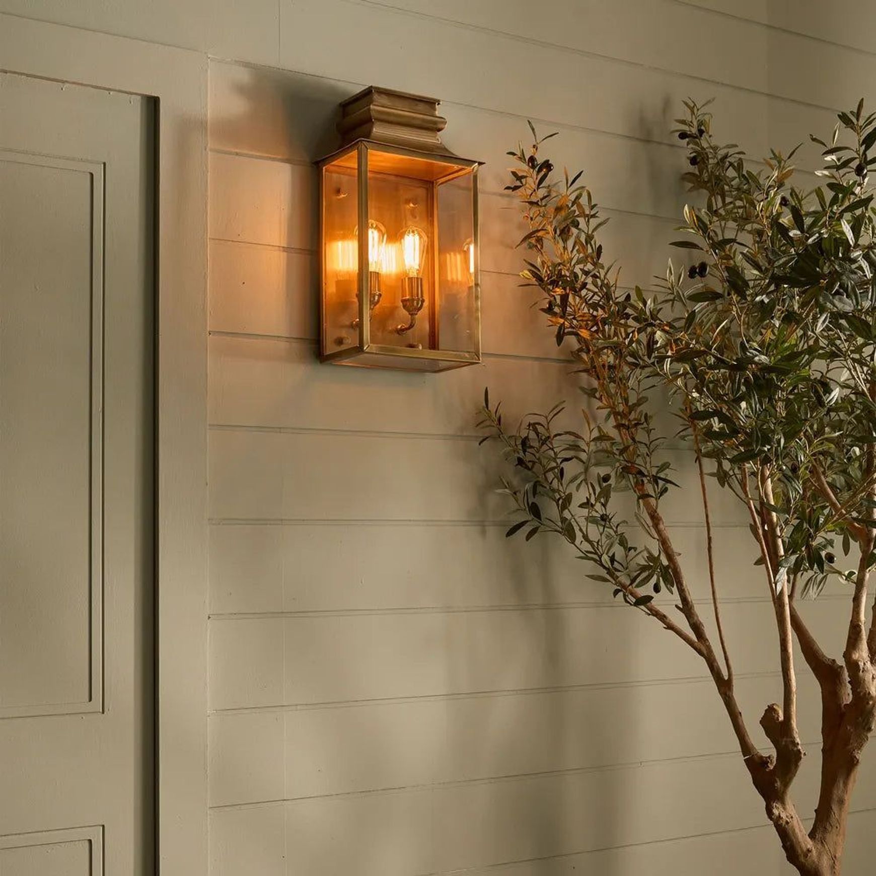 Outdoor Classic Lantern